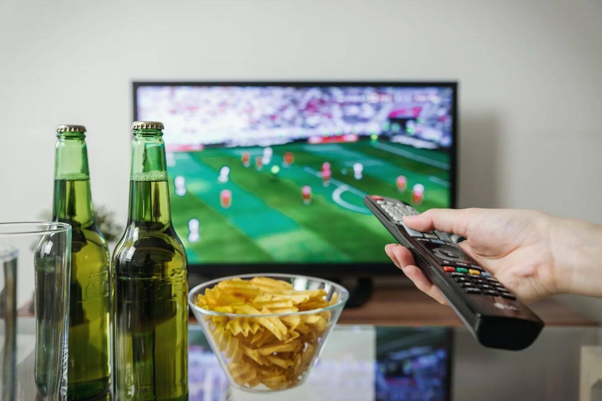Sie wollen einen Fernseher für die Fußballweltmeisterschaft kaufen? Hier sind 5 Dinge, die Sie wissen müssen