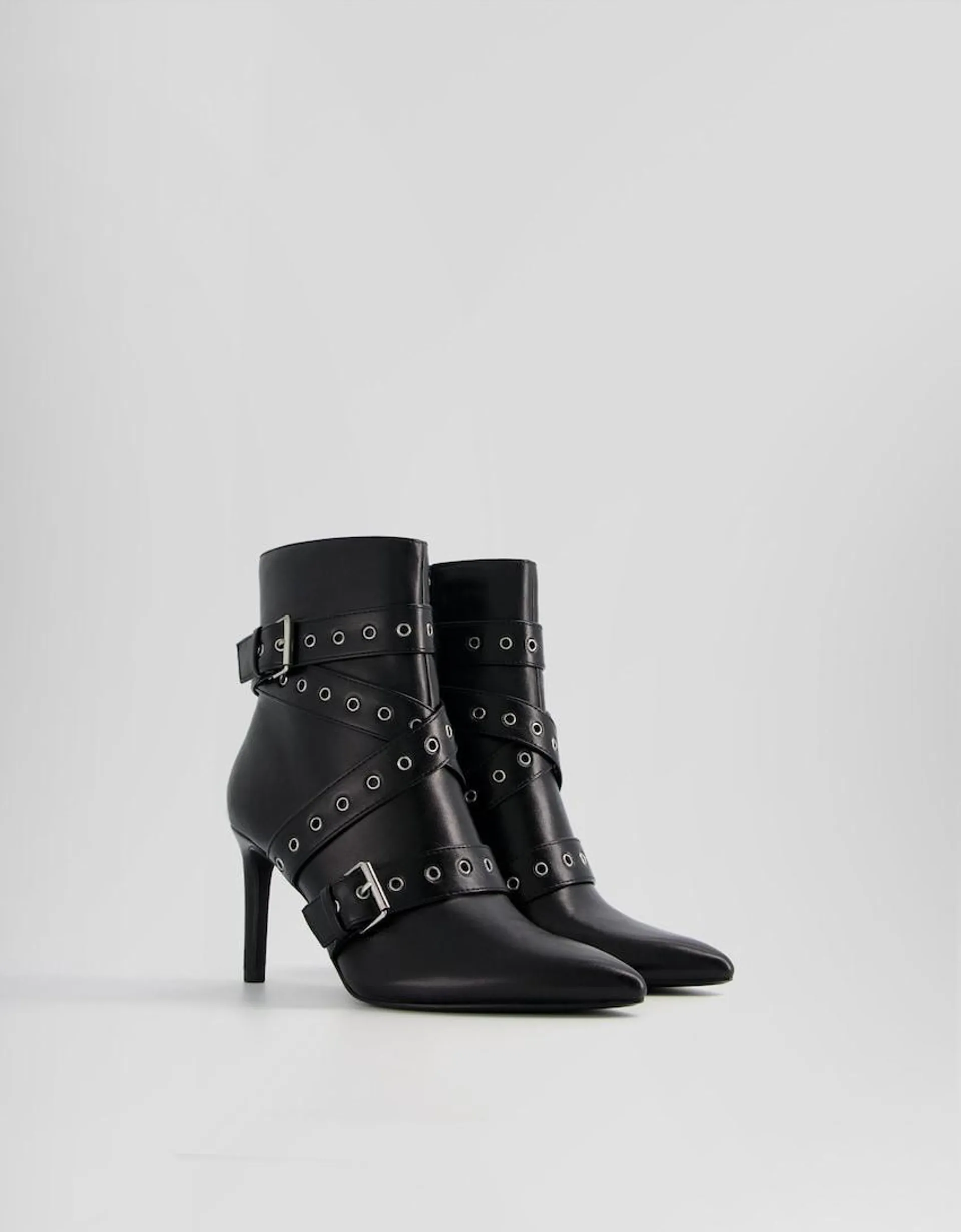 Stiletto-heel ankle boots with straps with eyelets and buckles