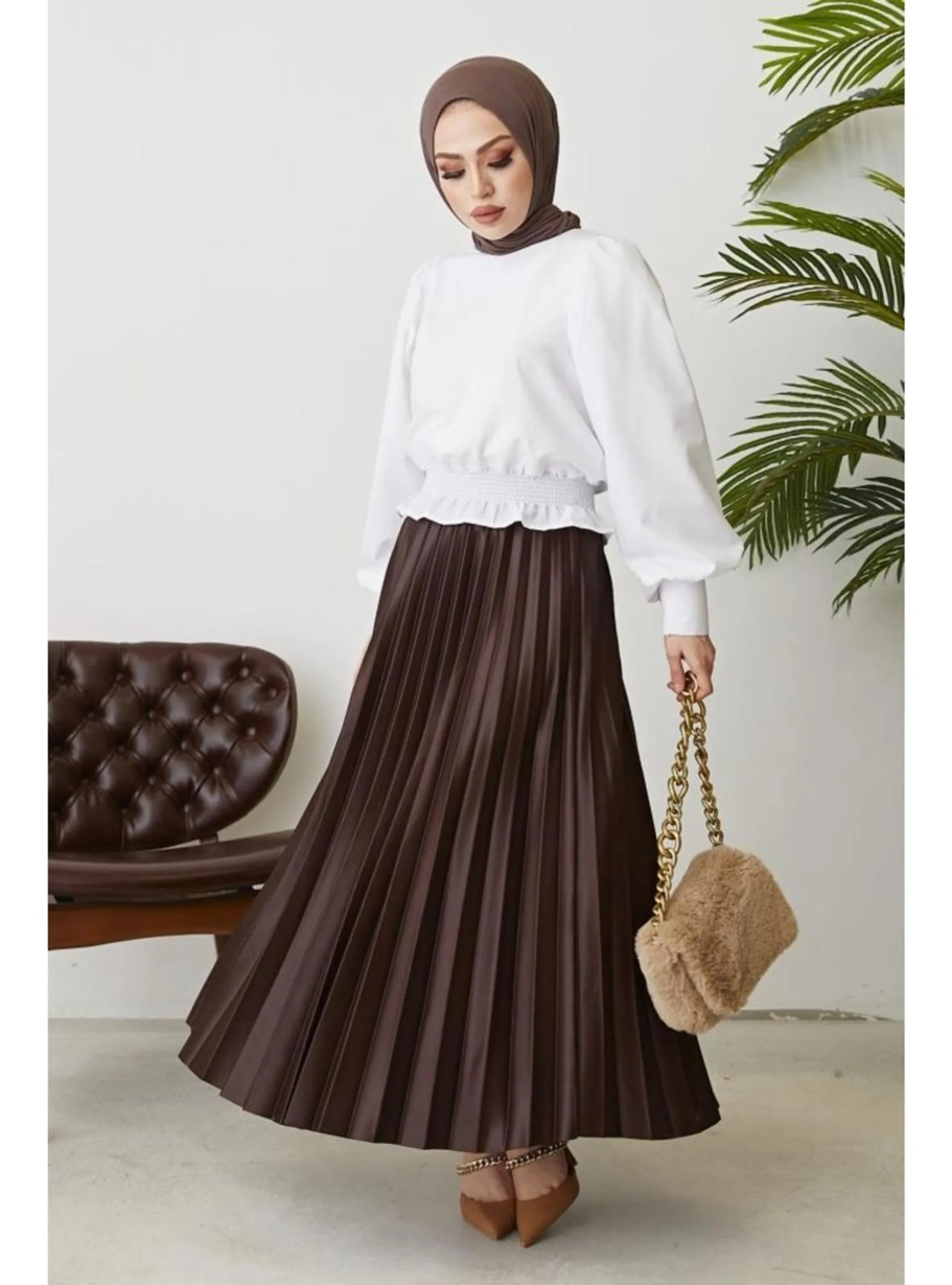 4521 Pleated Skirt With Elastic Waist Brown