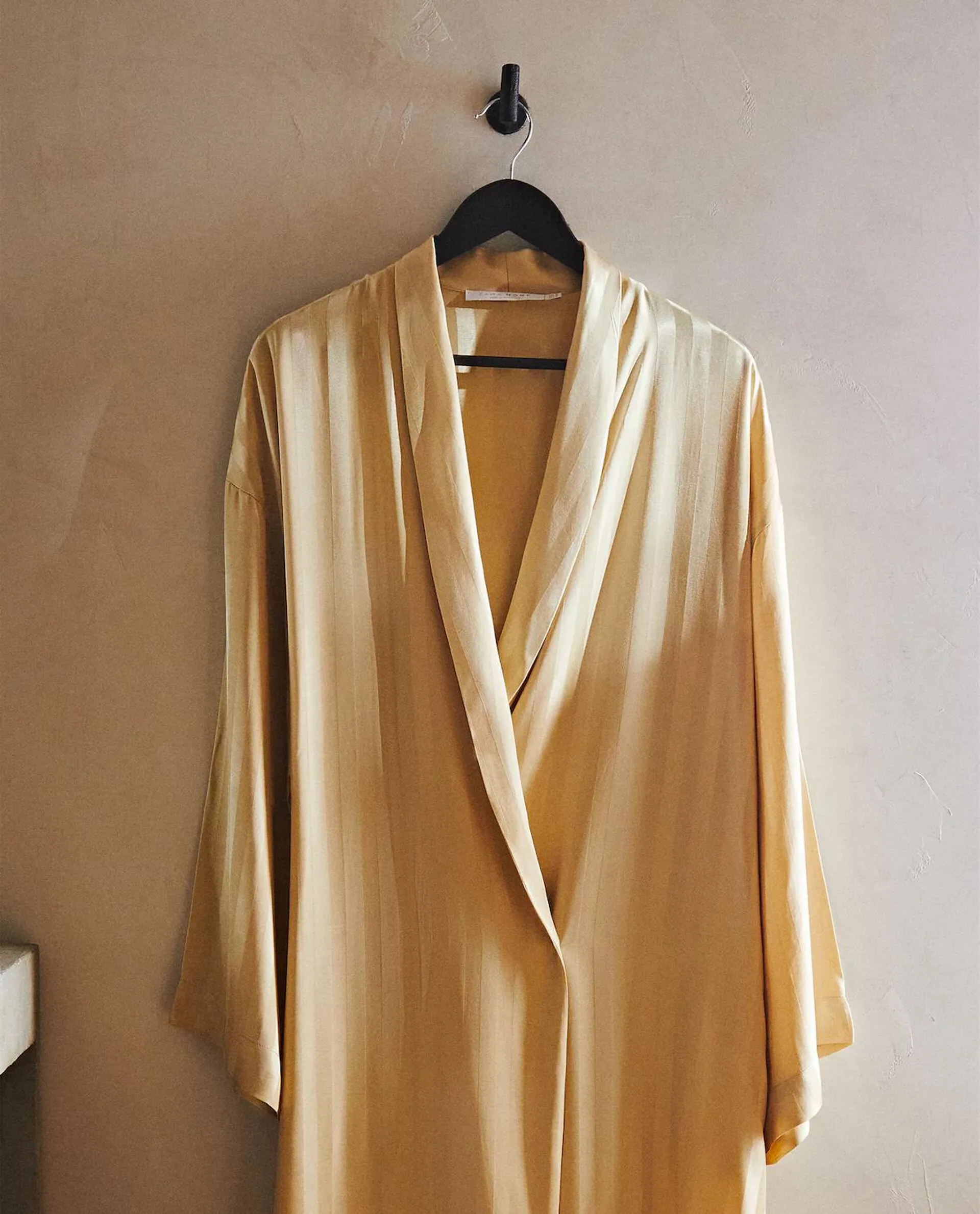 SATIN EFFECT STRIPED DRESSING GOWN