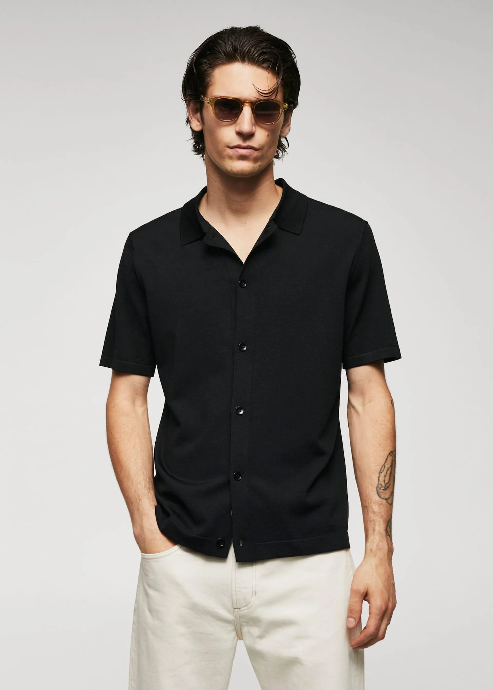 Fine-knit buttoned polo shirt