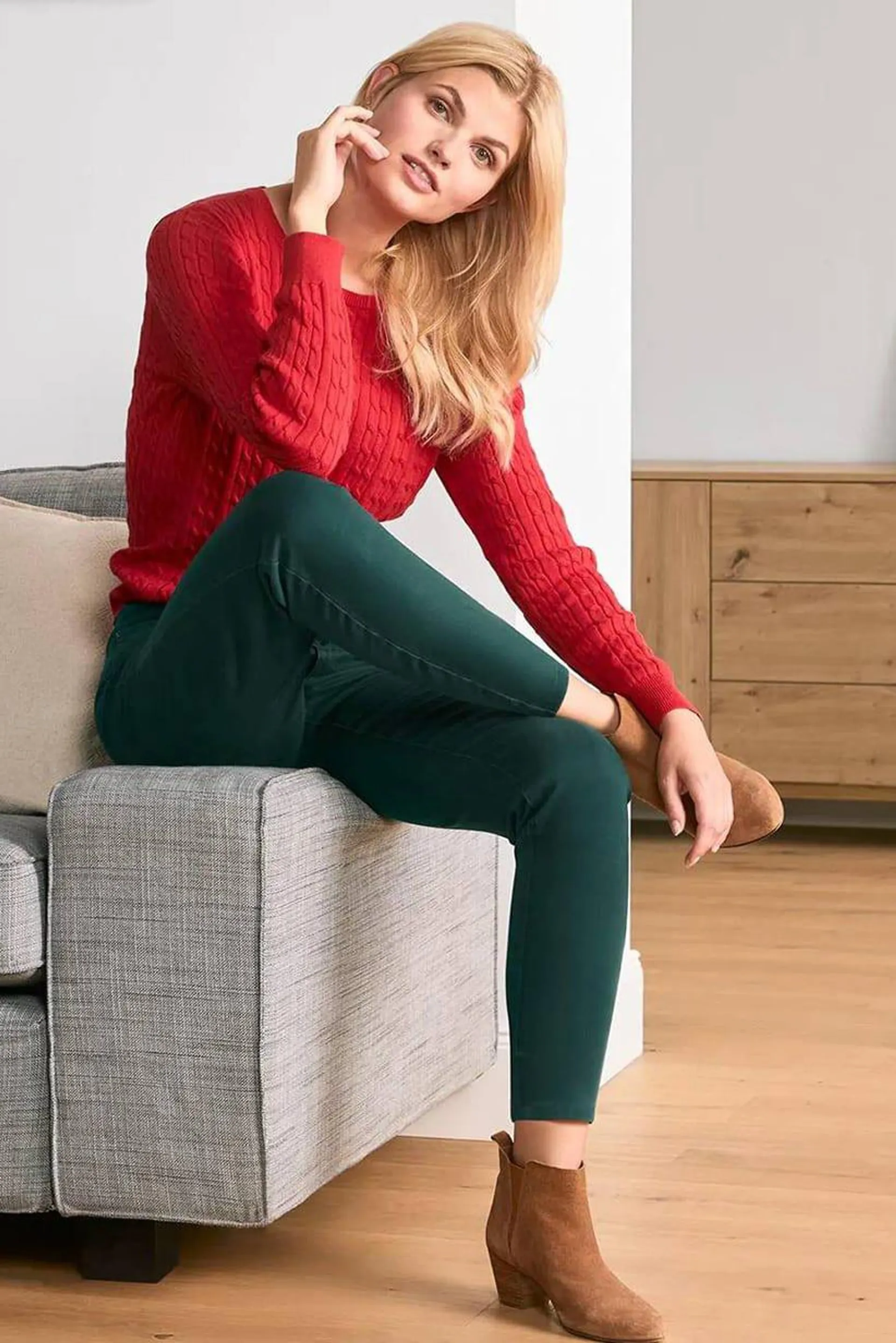 Women Regular Fit Plain Pants, Green