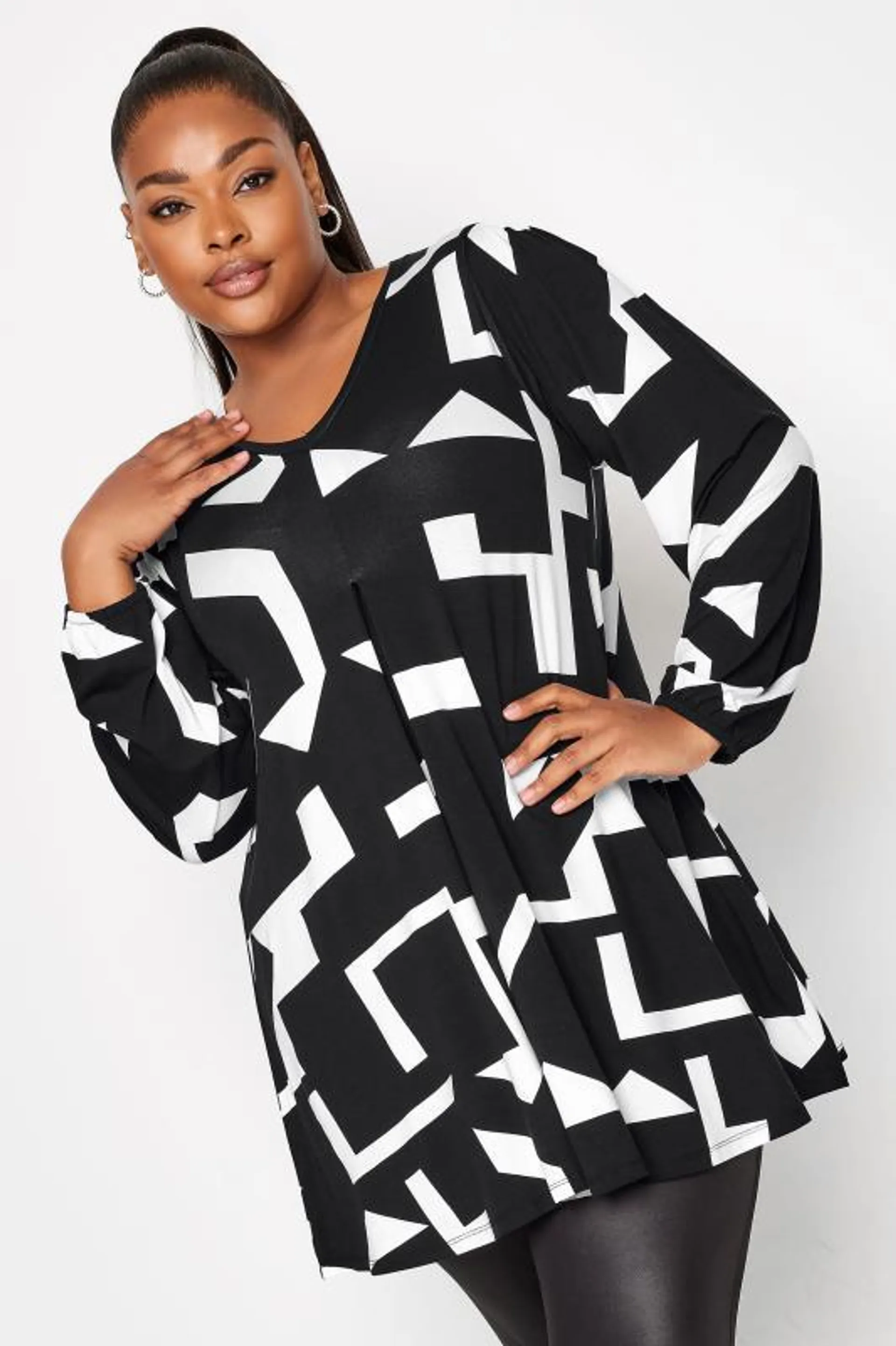 YOURS Curve Black Abstract Print Pleat Front Top
