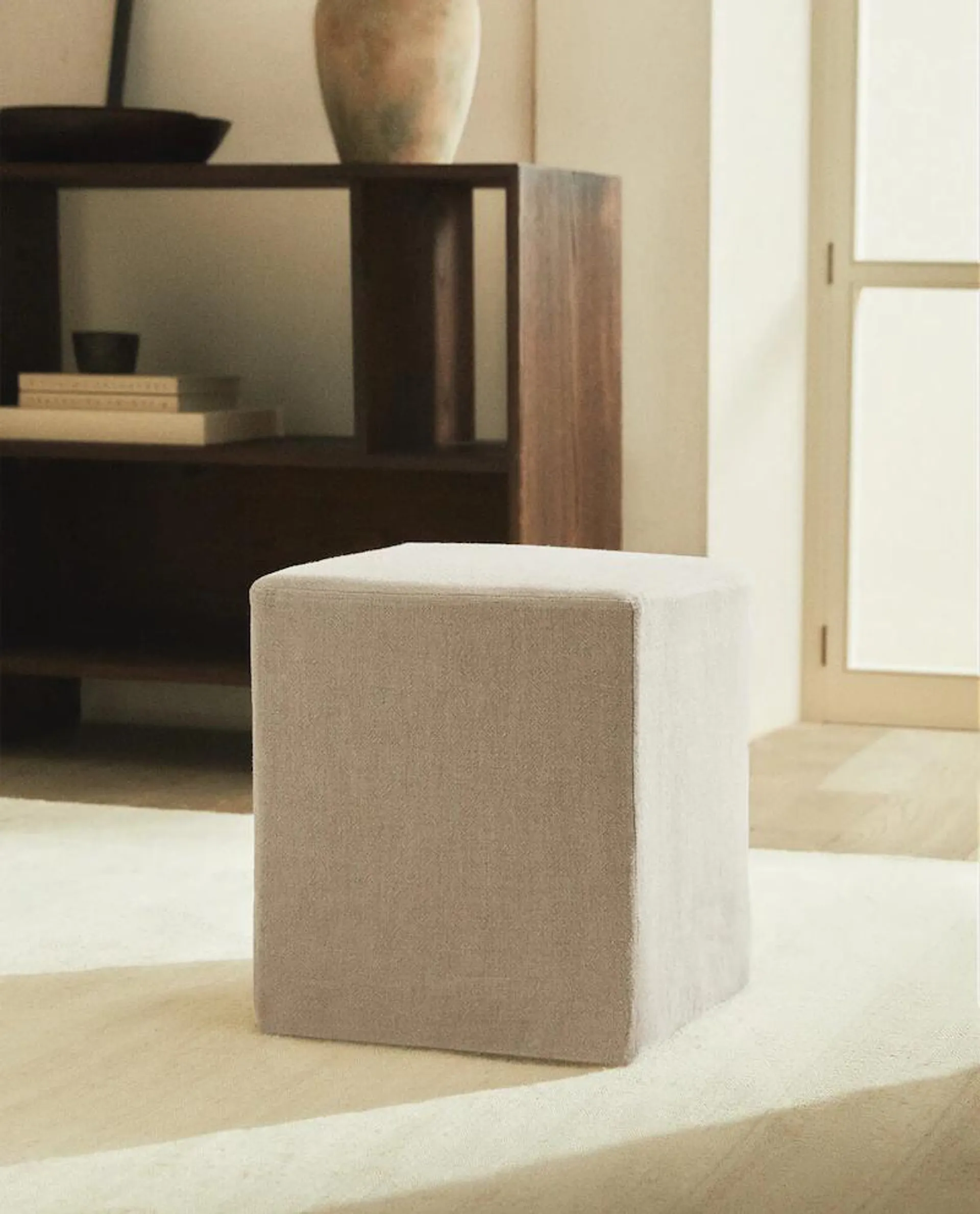 LINEN POUFFE STOOL