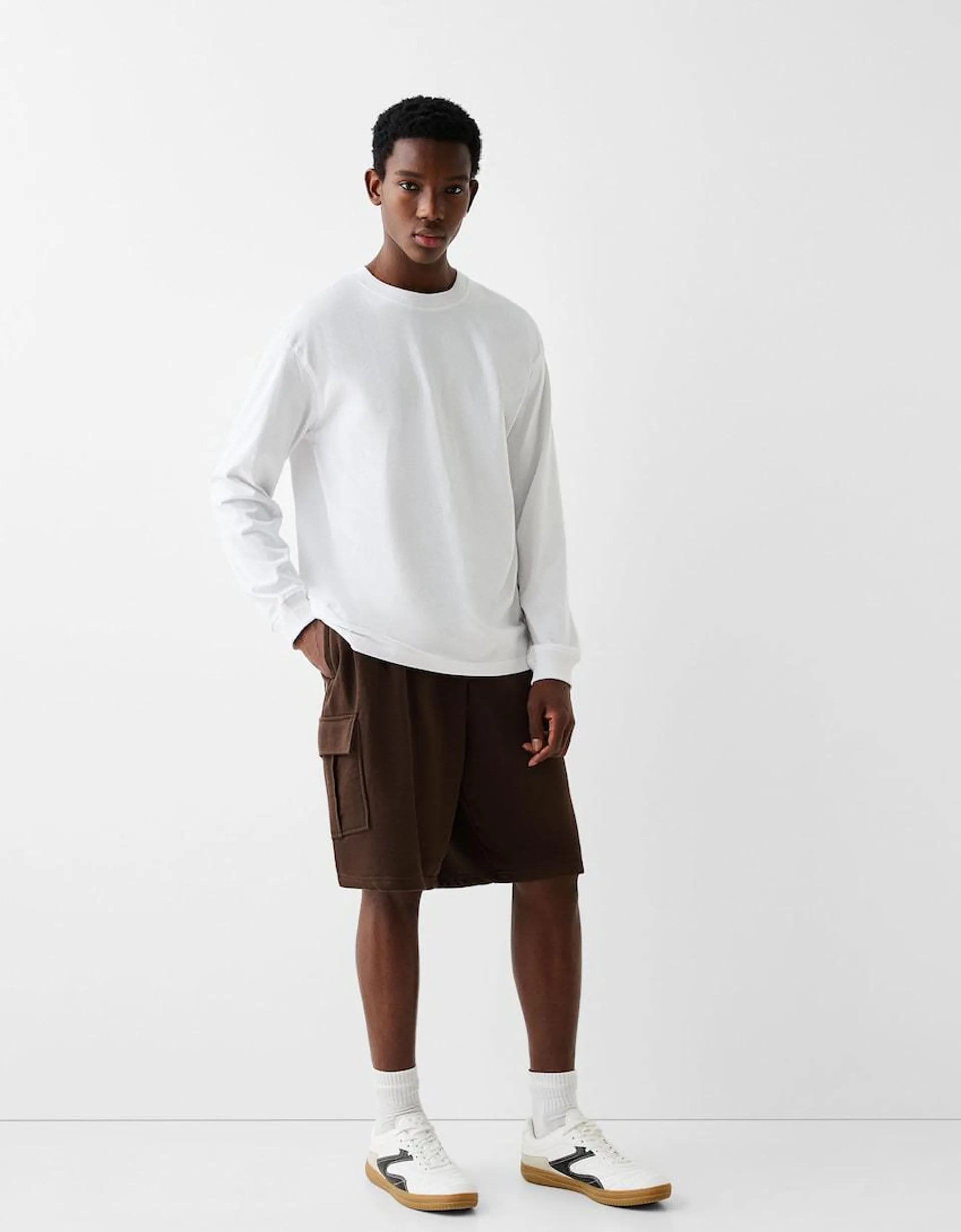 Oversize plush cargo Bermuda shorts