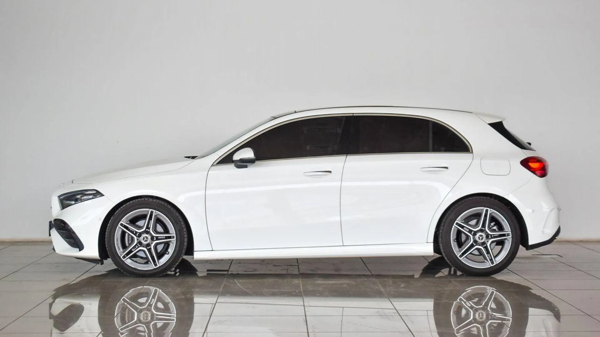 A 200 Compact Saloon