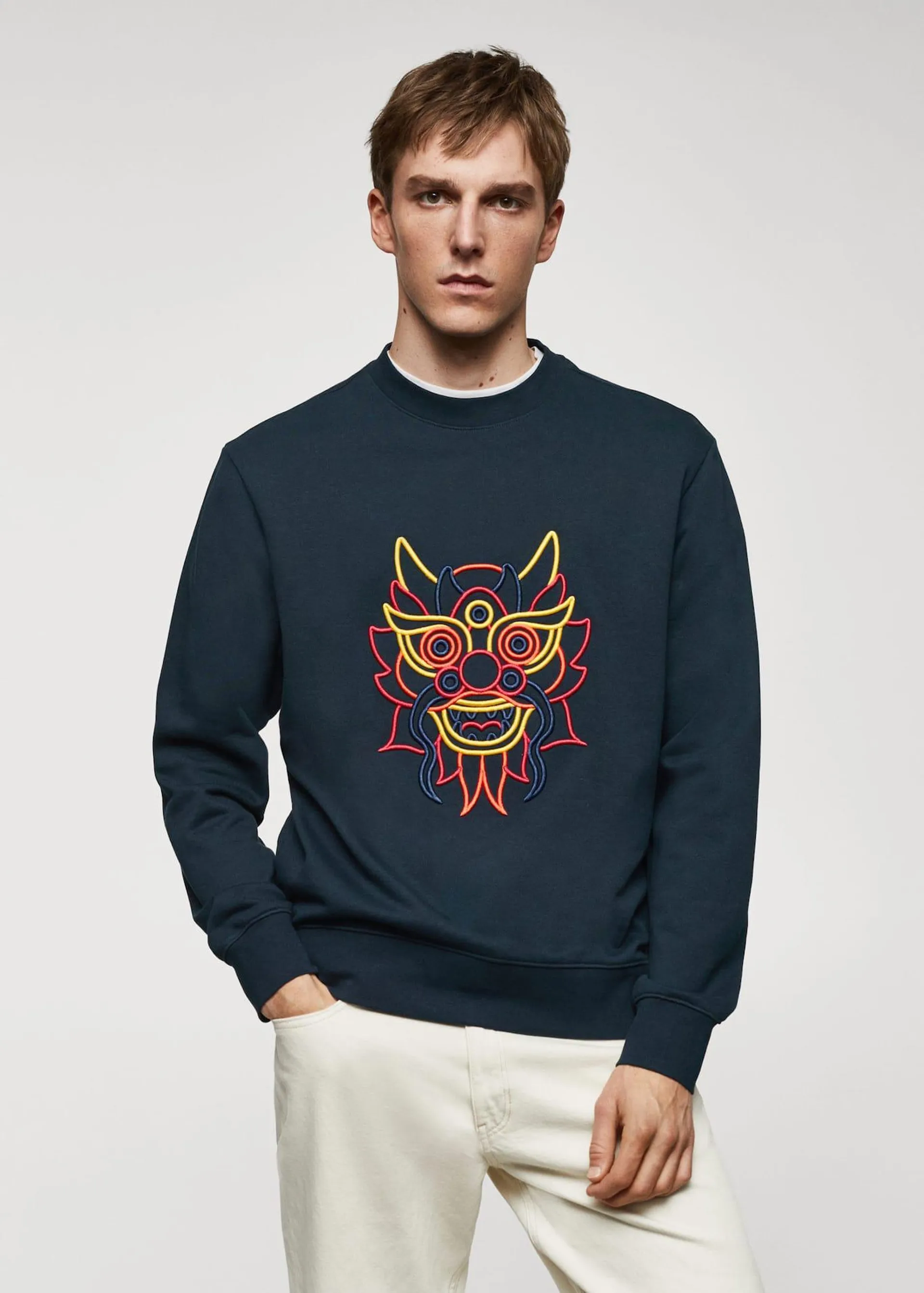 100% cotton sweatshirt embroidered detail