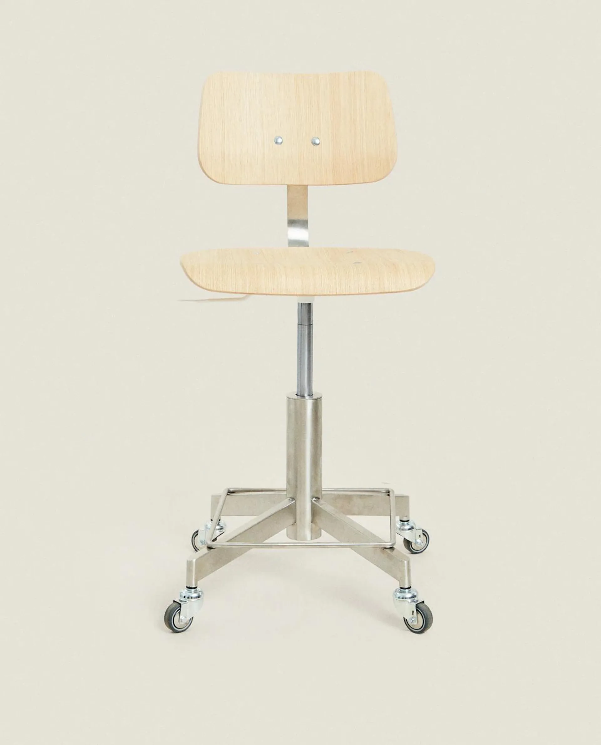 ADJUSTABLE DESK CHAIR