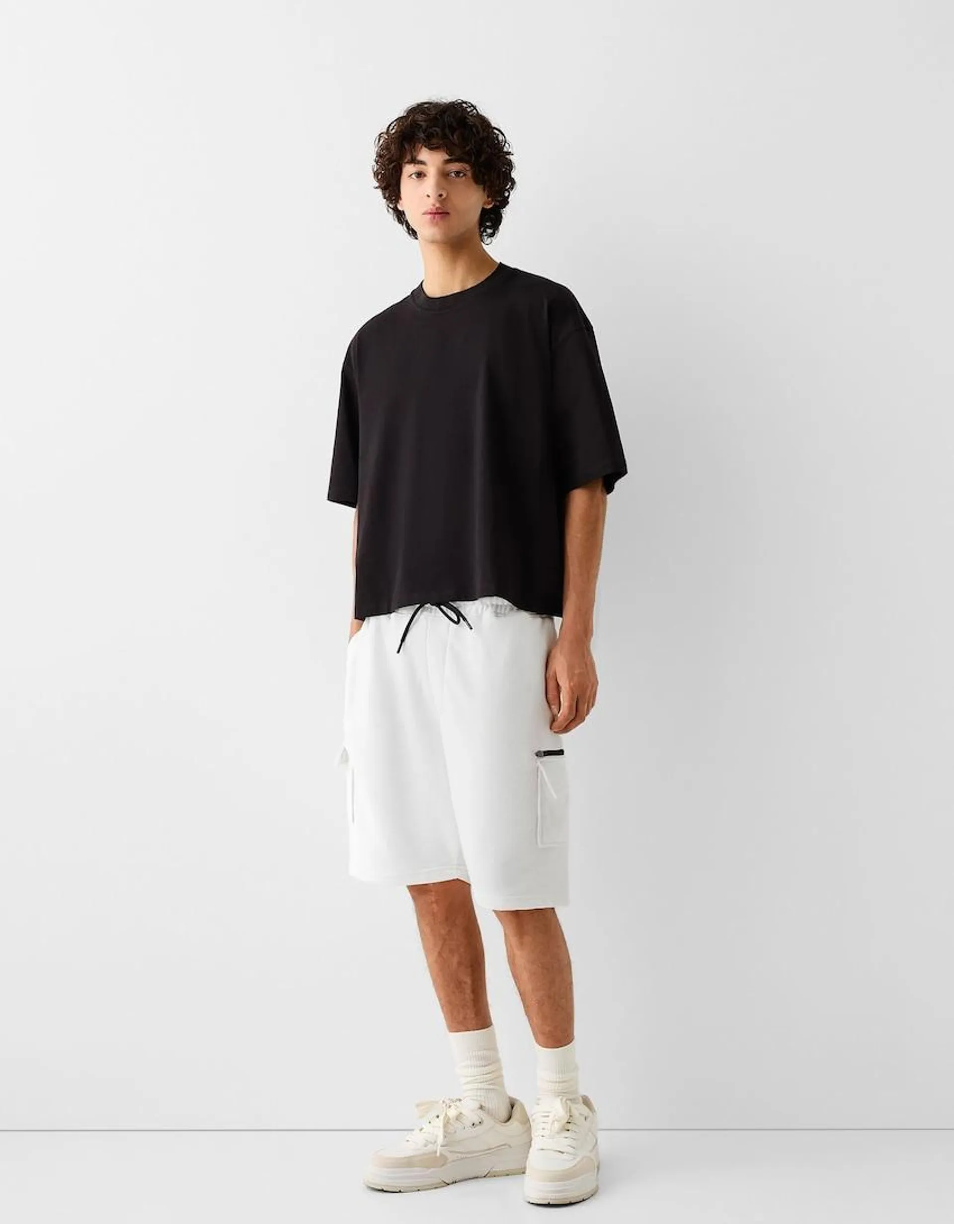 Plush cargo Bermuda shorts