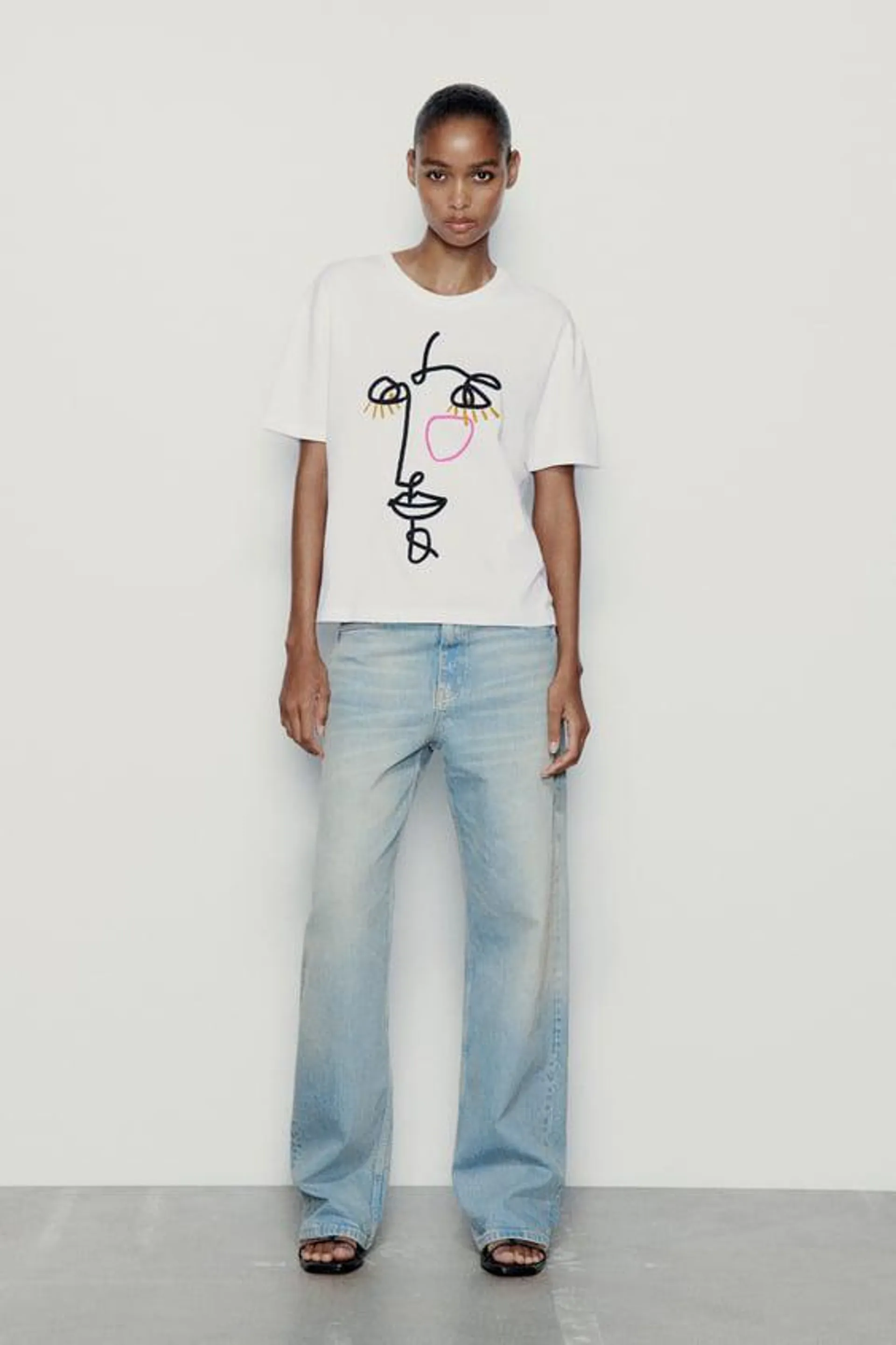 ABSTRACT EMBROIDERED FACE T-SHIRT