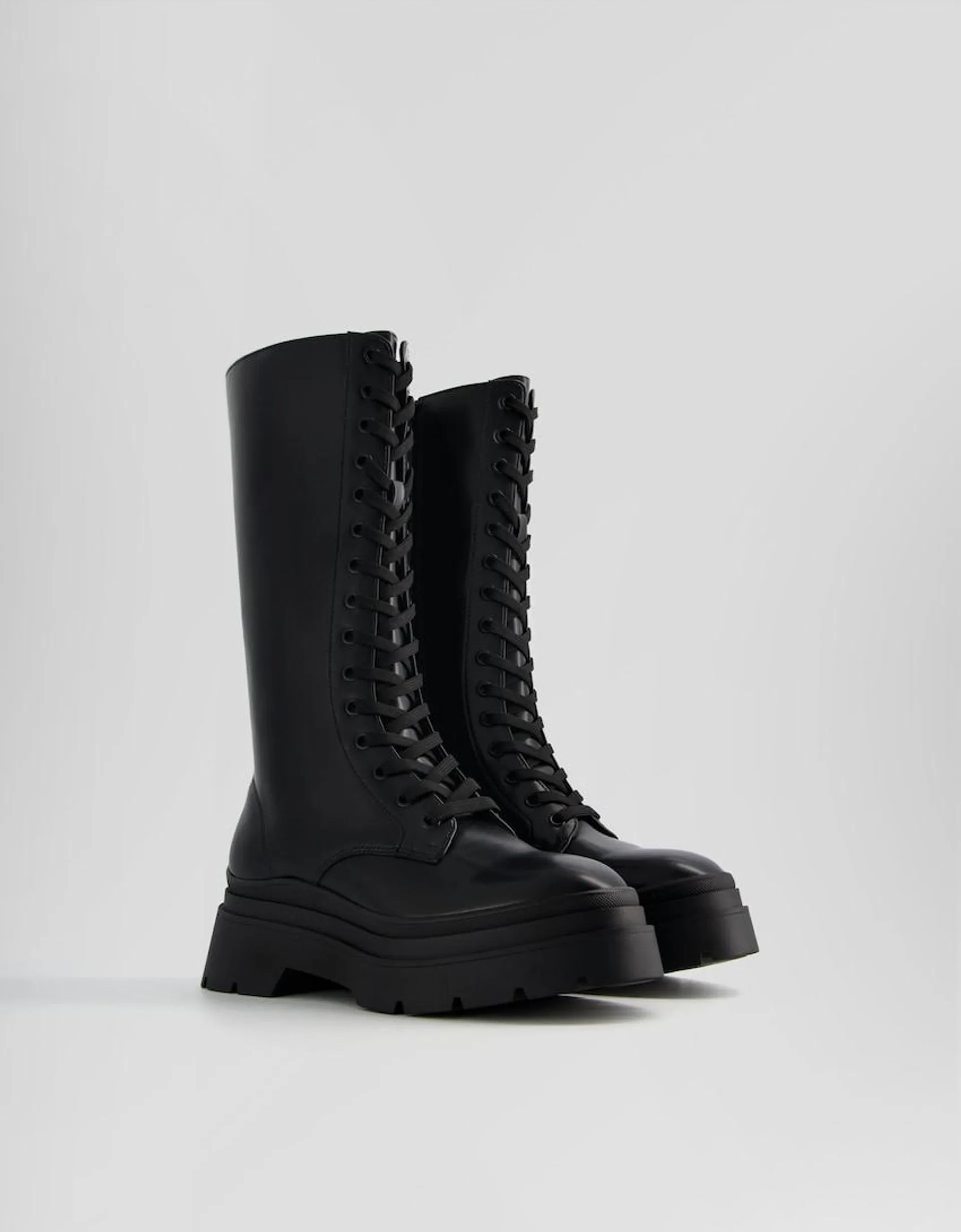 Lace-up flat boots with zip