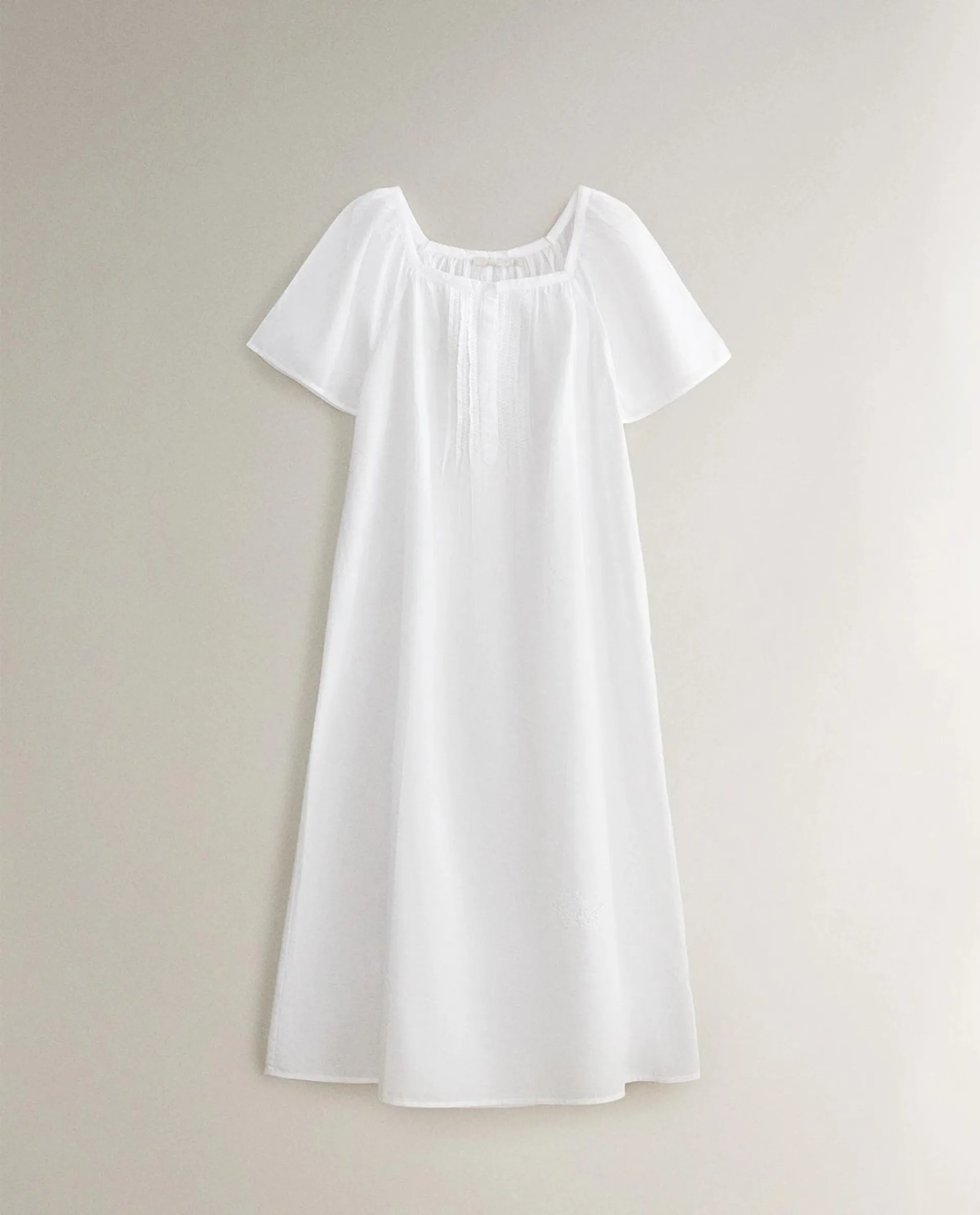 NIGHTDRESS WITH EMBROIDERED BUTTERFLIES