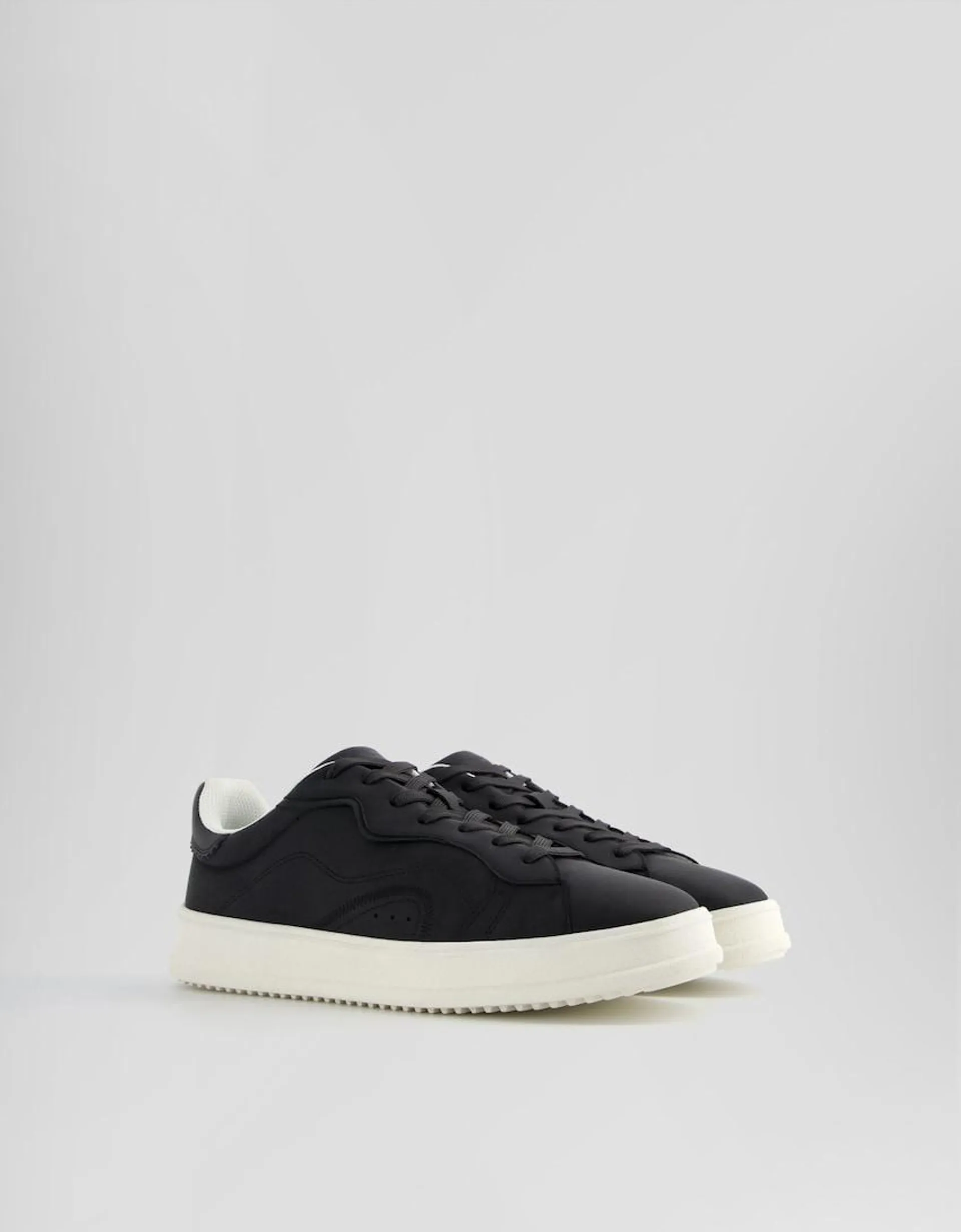 Men’s serrated sole trainers