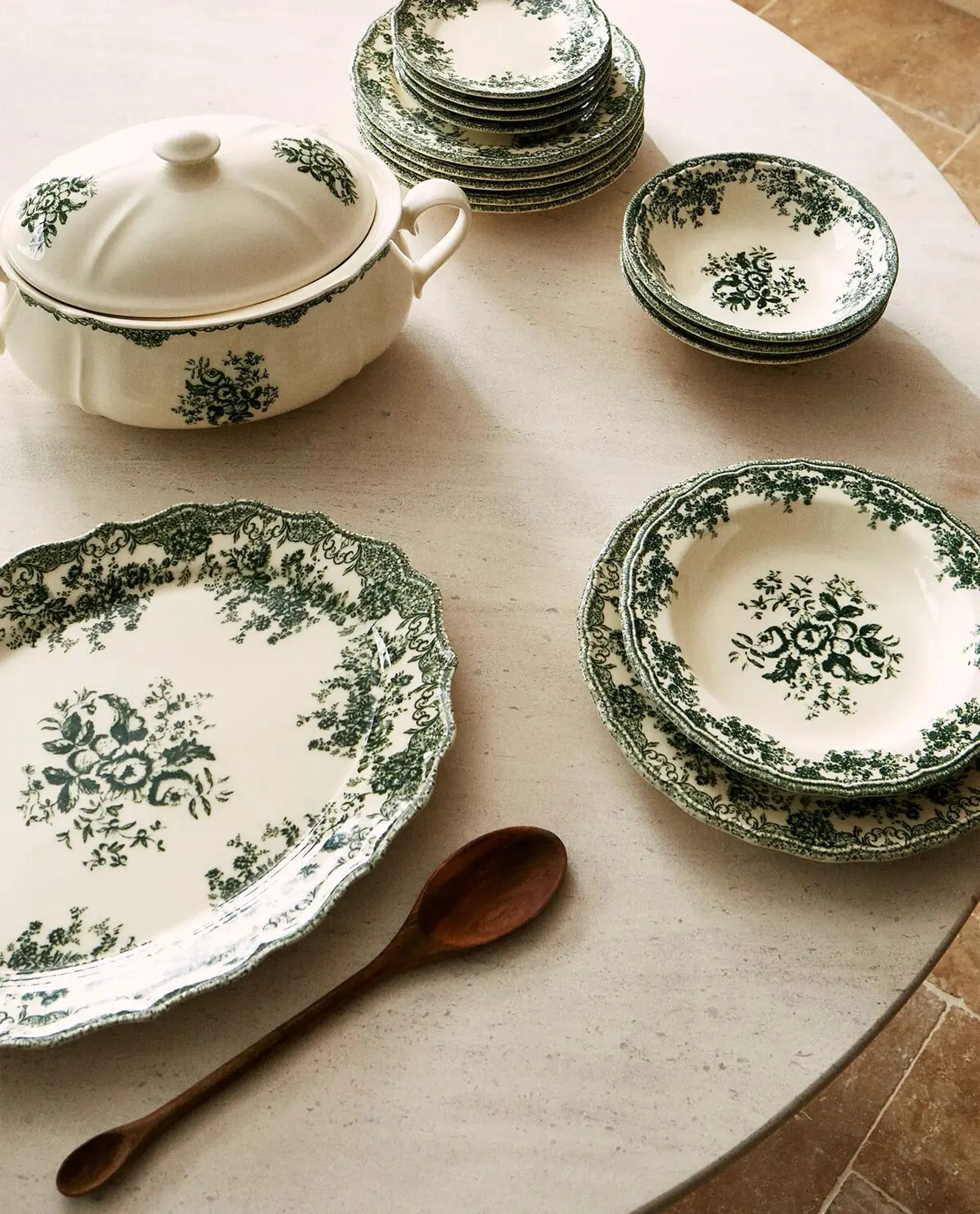 GREEN FLORAL EARTHENWARE TABLEWARE