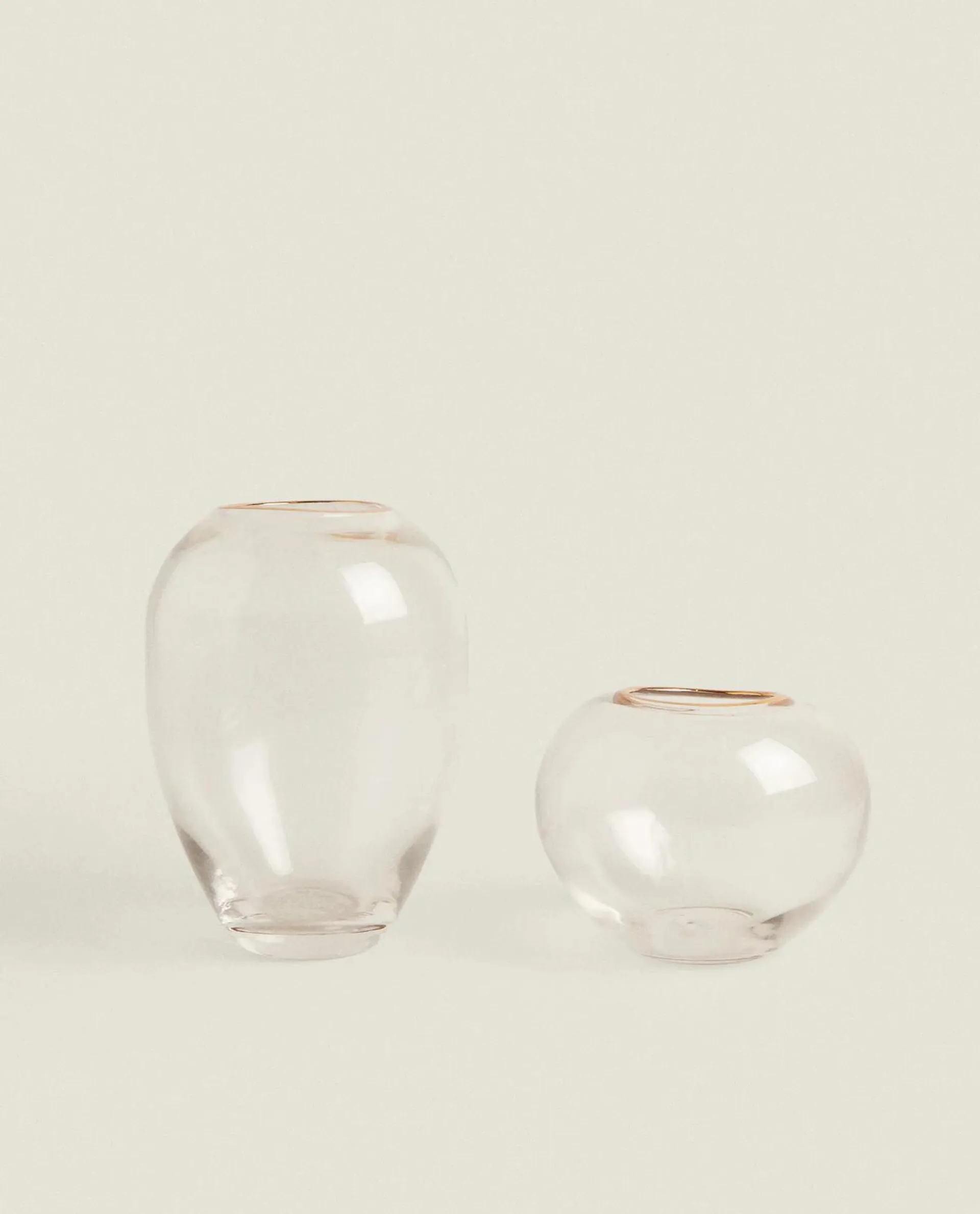 GLASS VASE WITH LINE