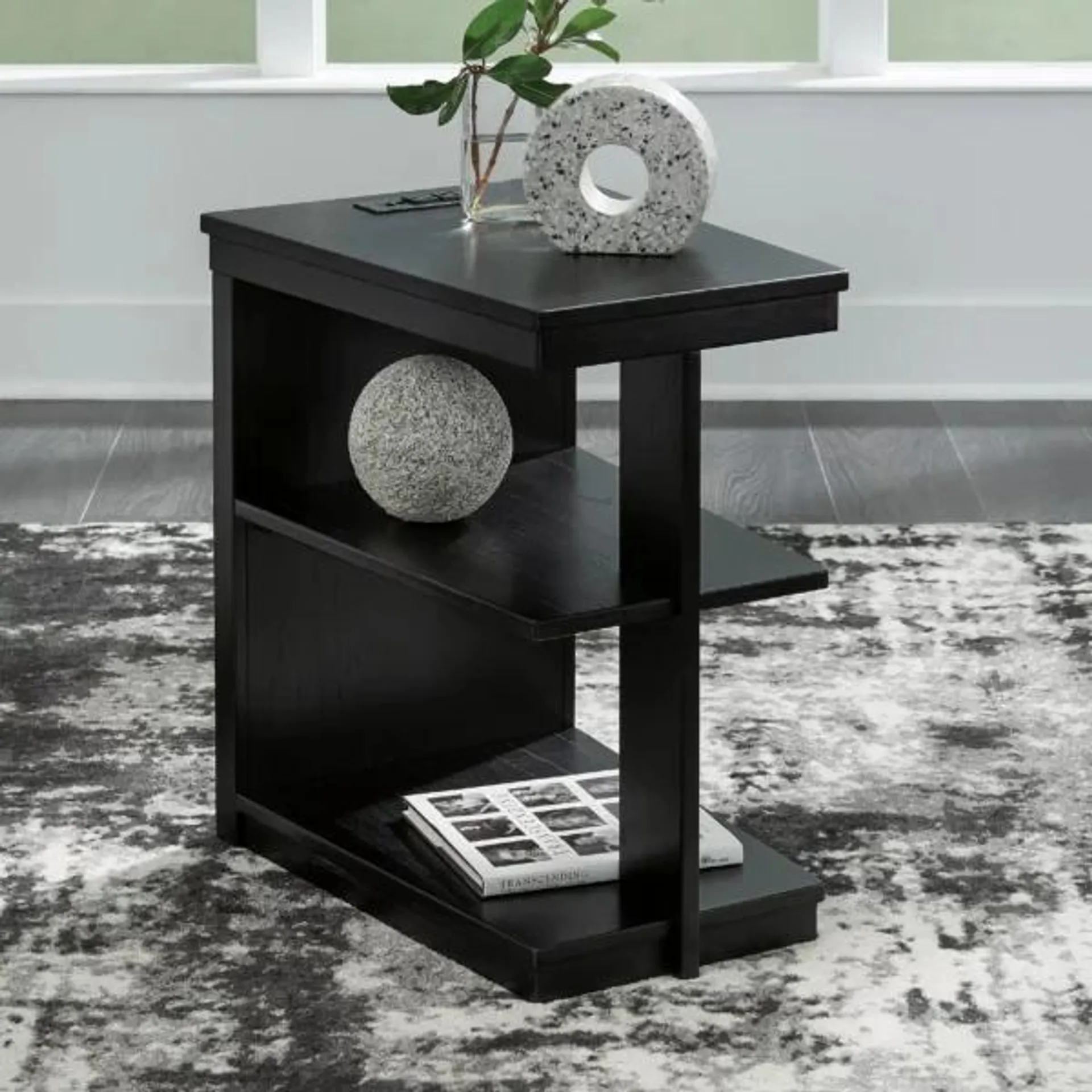 Winbardi Side Table