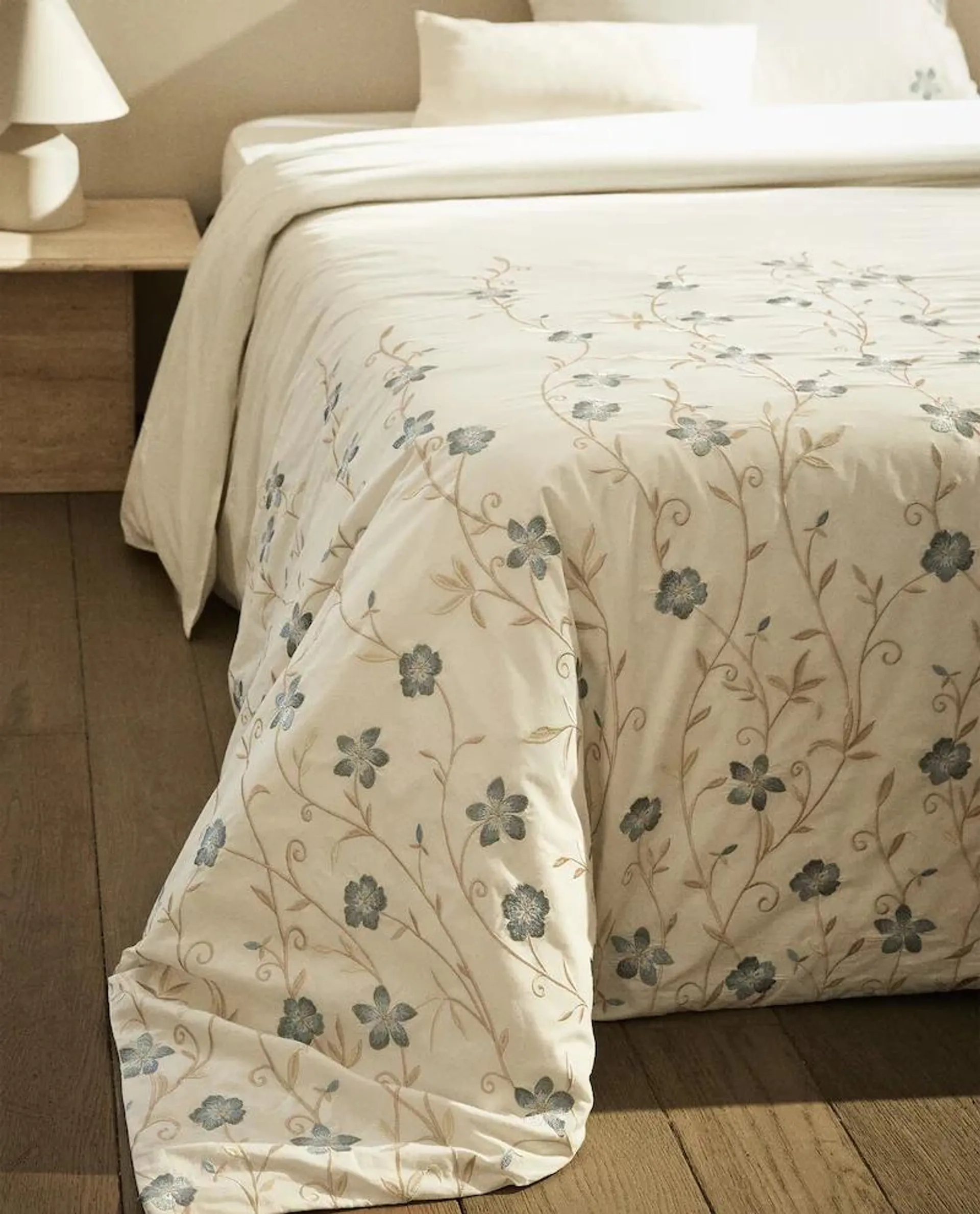 FLORAL EMBROIDERY DUVET COVER