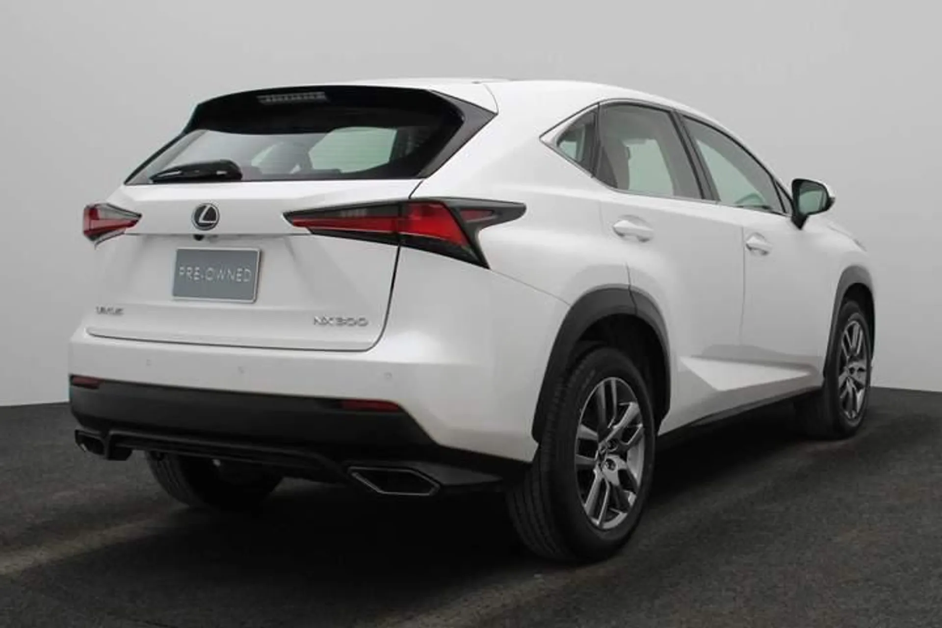 LEXUS NX300 2.0L Premier