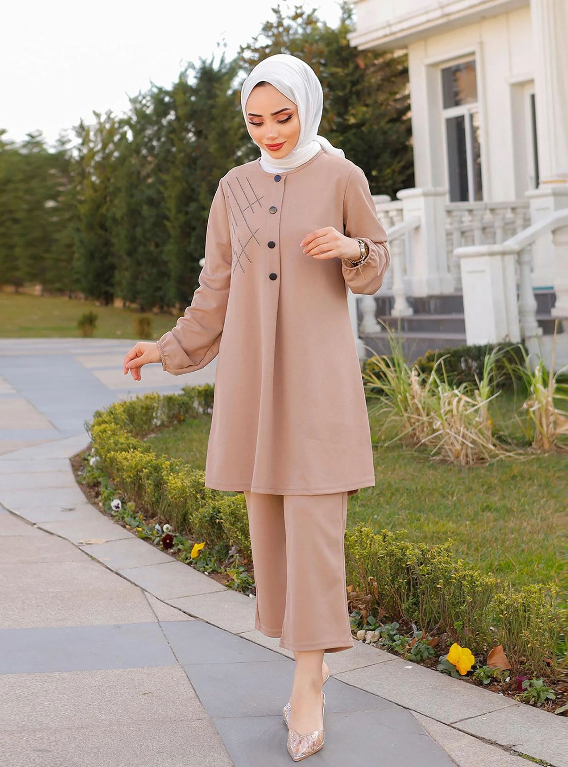 Latte - Unlined - Crew neck - Suit