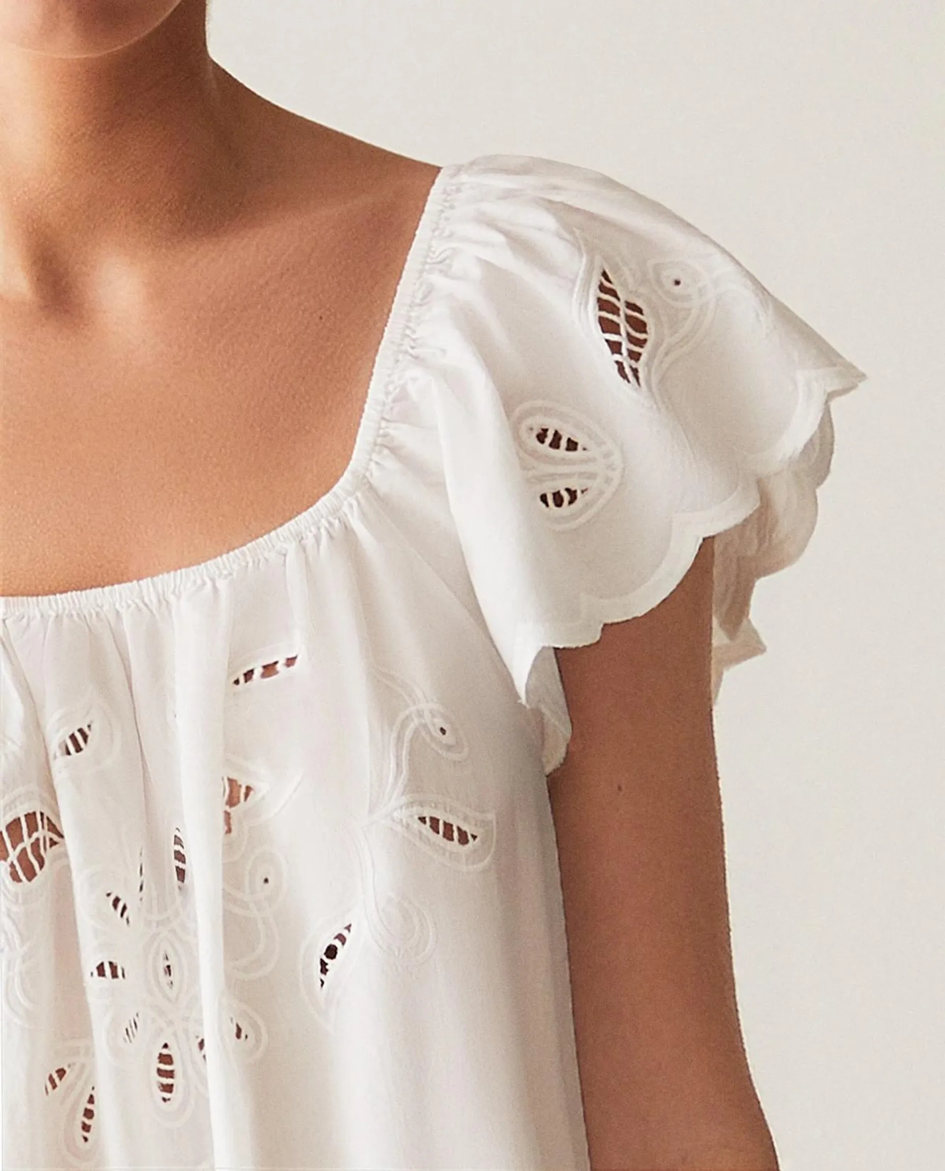 EMBROIDERED TOP