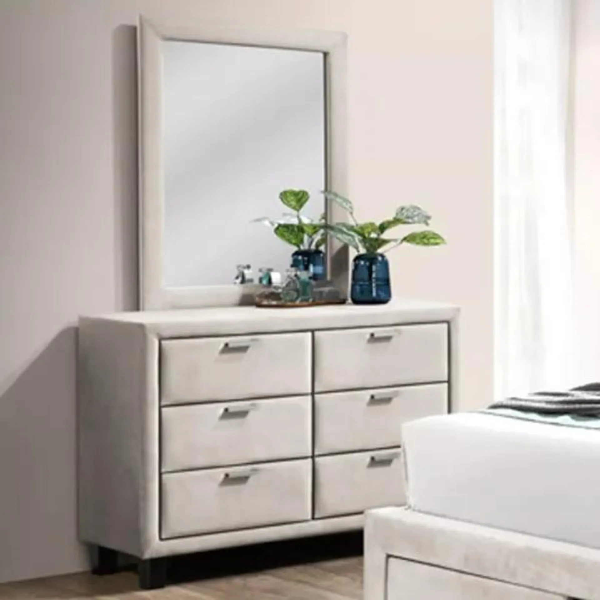 Minto Dresser Mirror – Champagne Gold