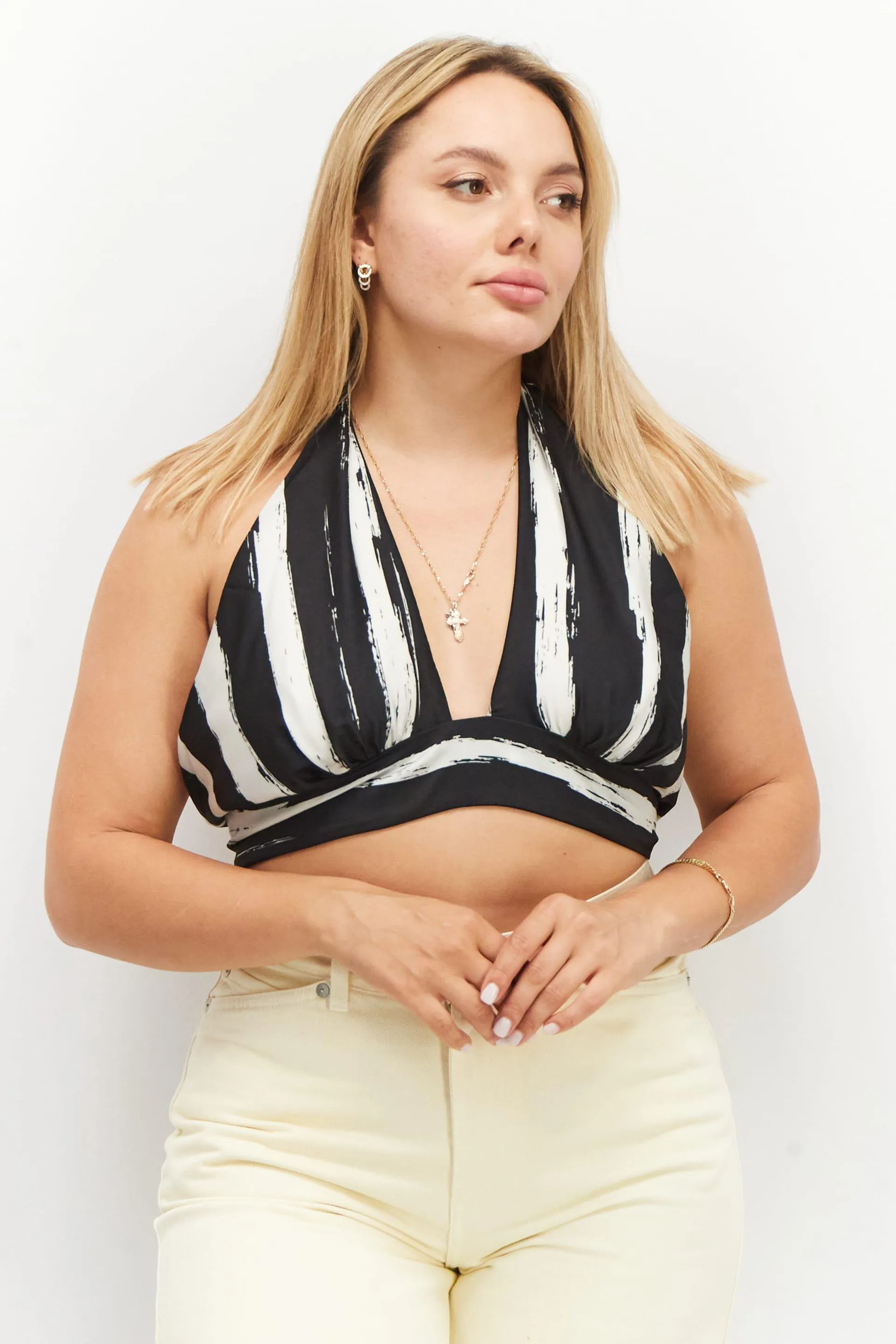 Women Halter Neck Sleeveless Stripe Crop Top, White/Black
