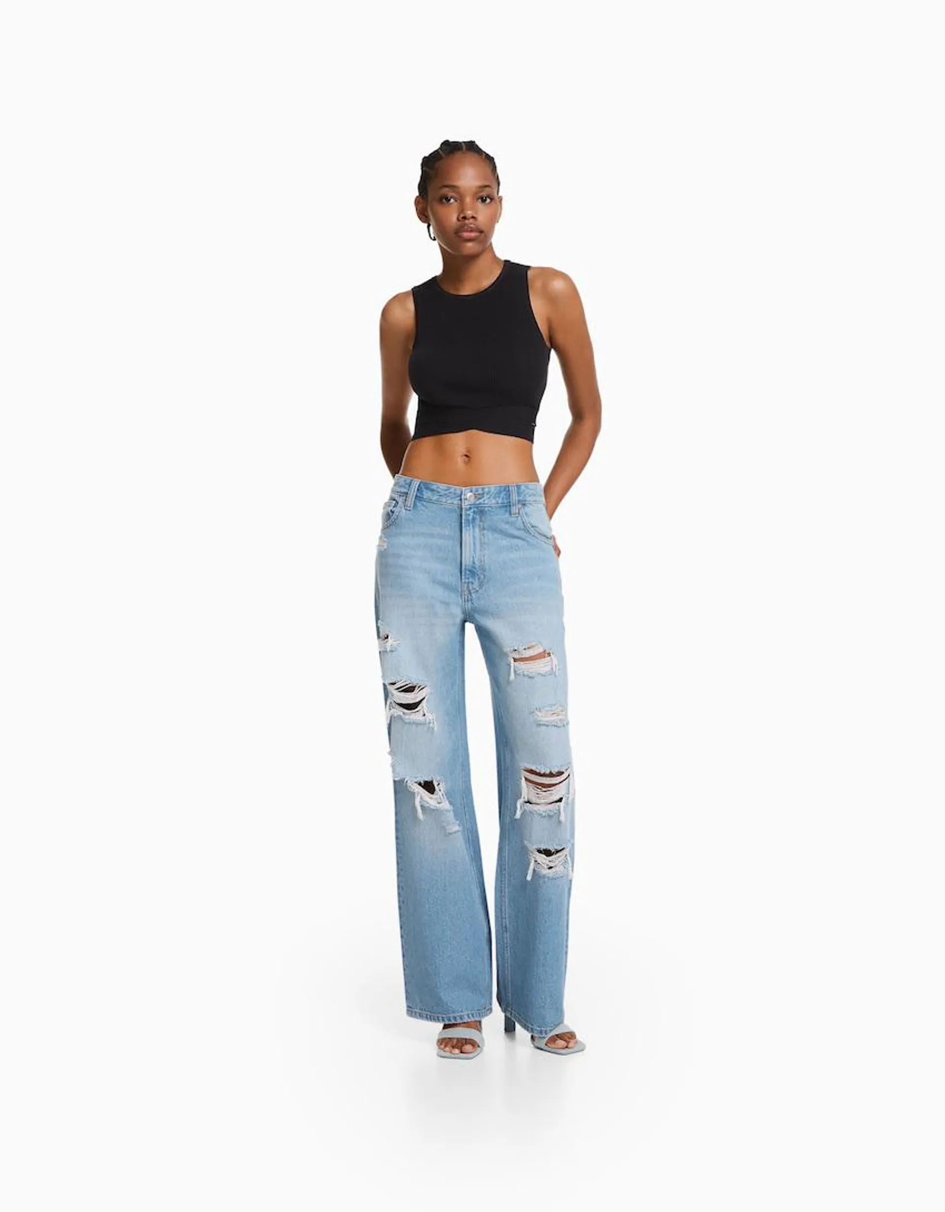 Ripped wide-leg ’90s jeans