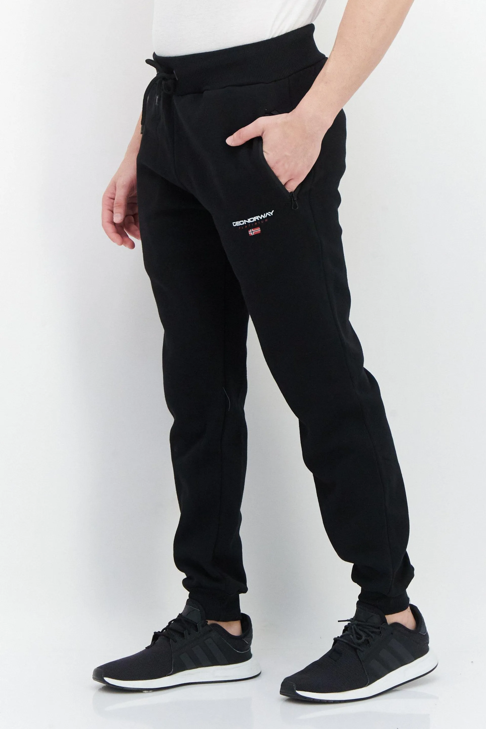 Men Regular Fit Brand Logo Jogger Pant, Black