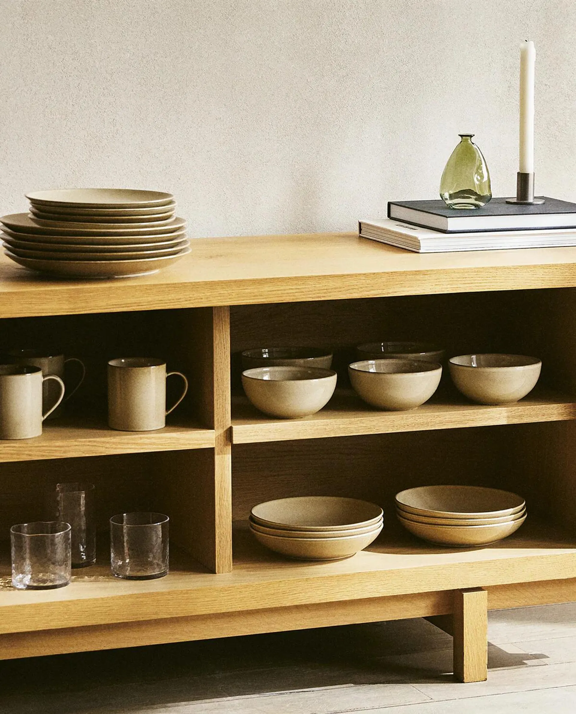 PLAIN STONEWARE TABLEWARE