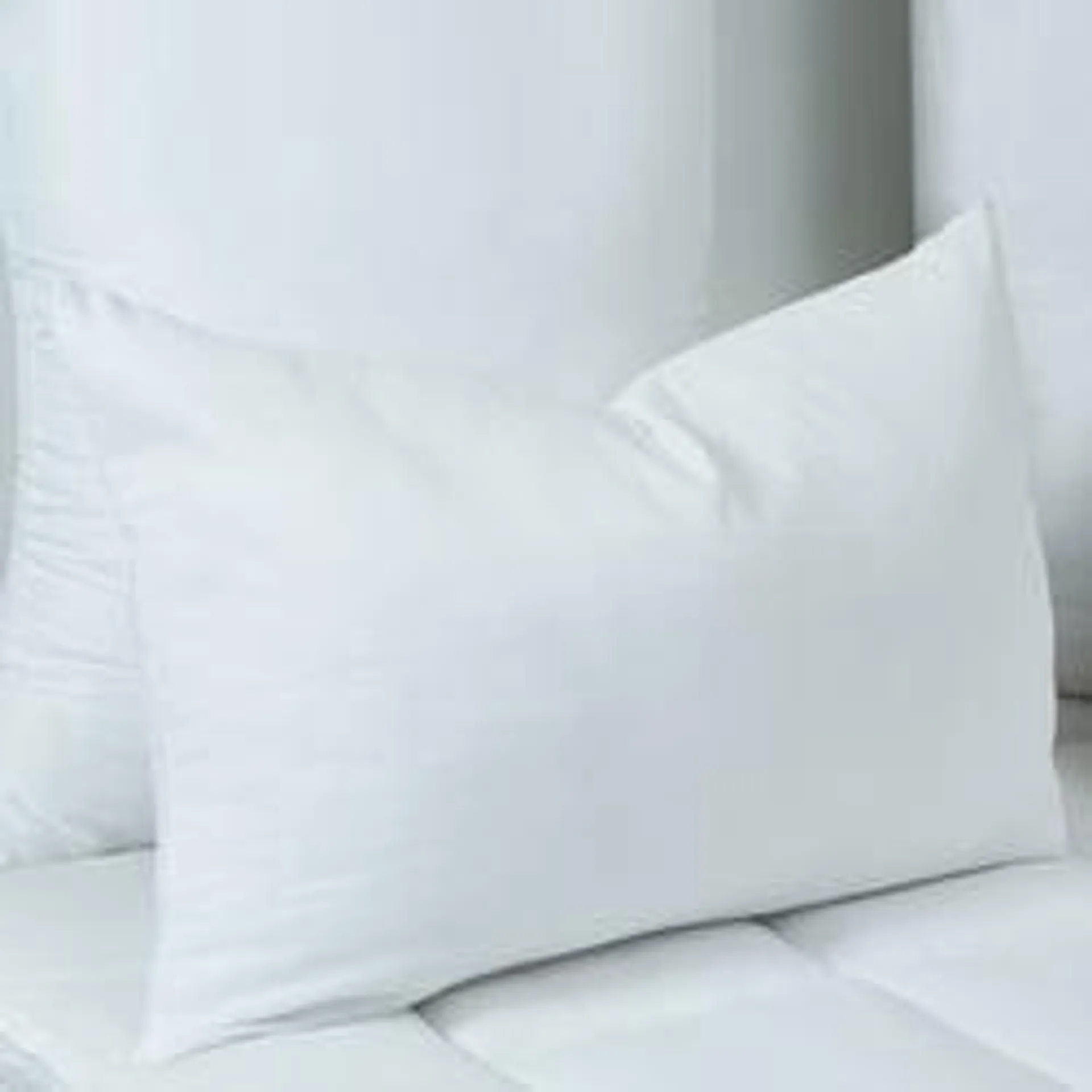room essential medium pillow 50x75cm-white