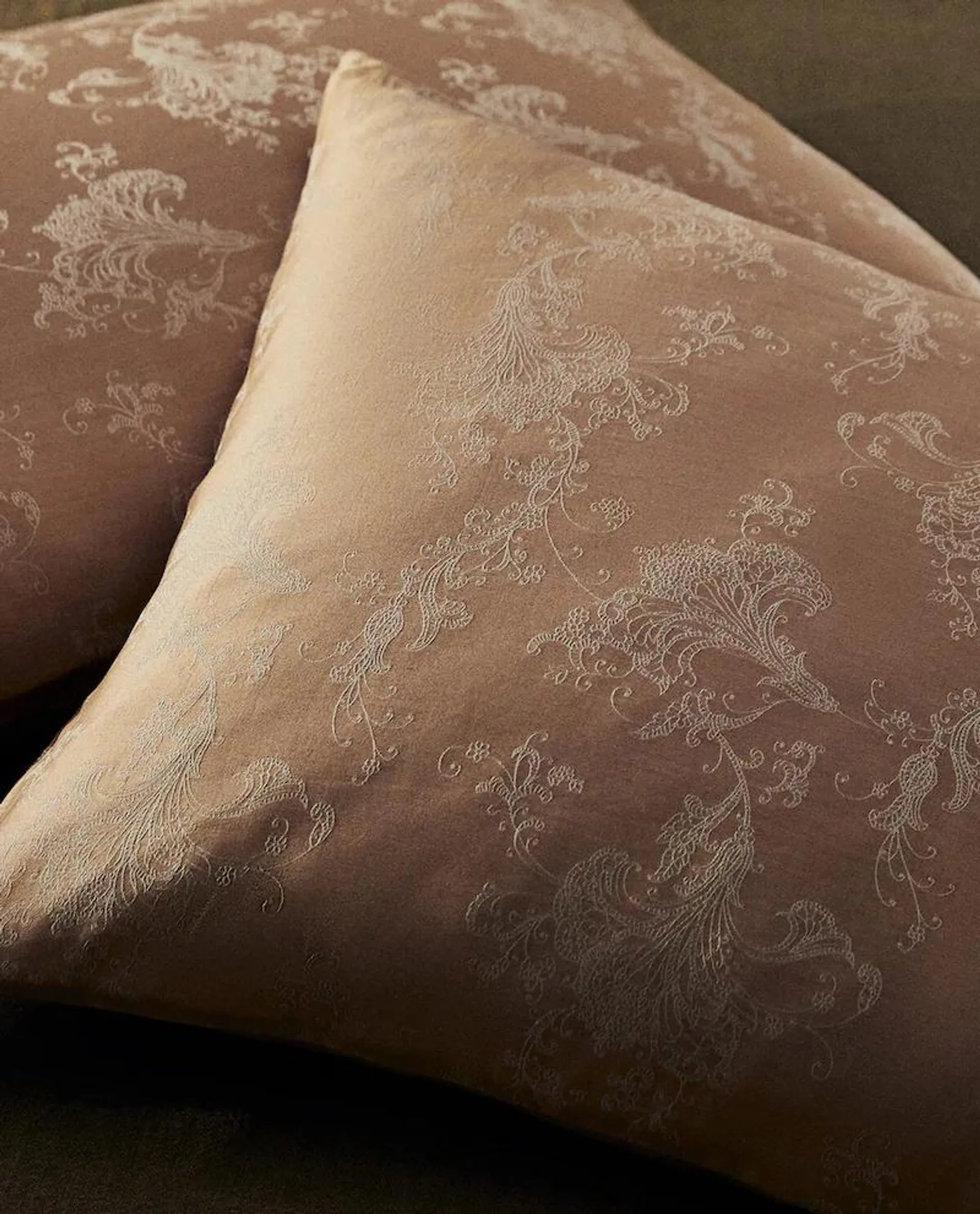 JACQUARD CUSHION COVER