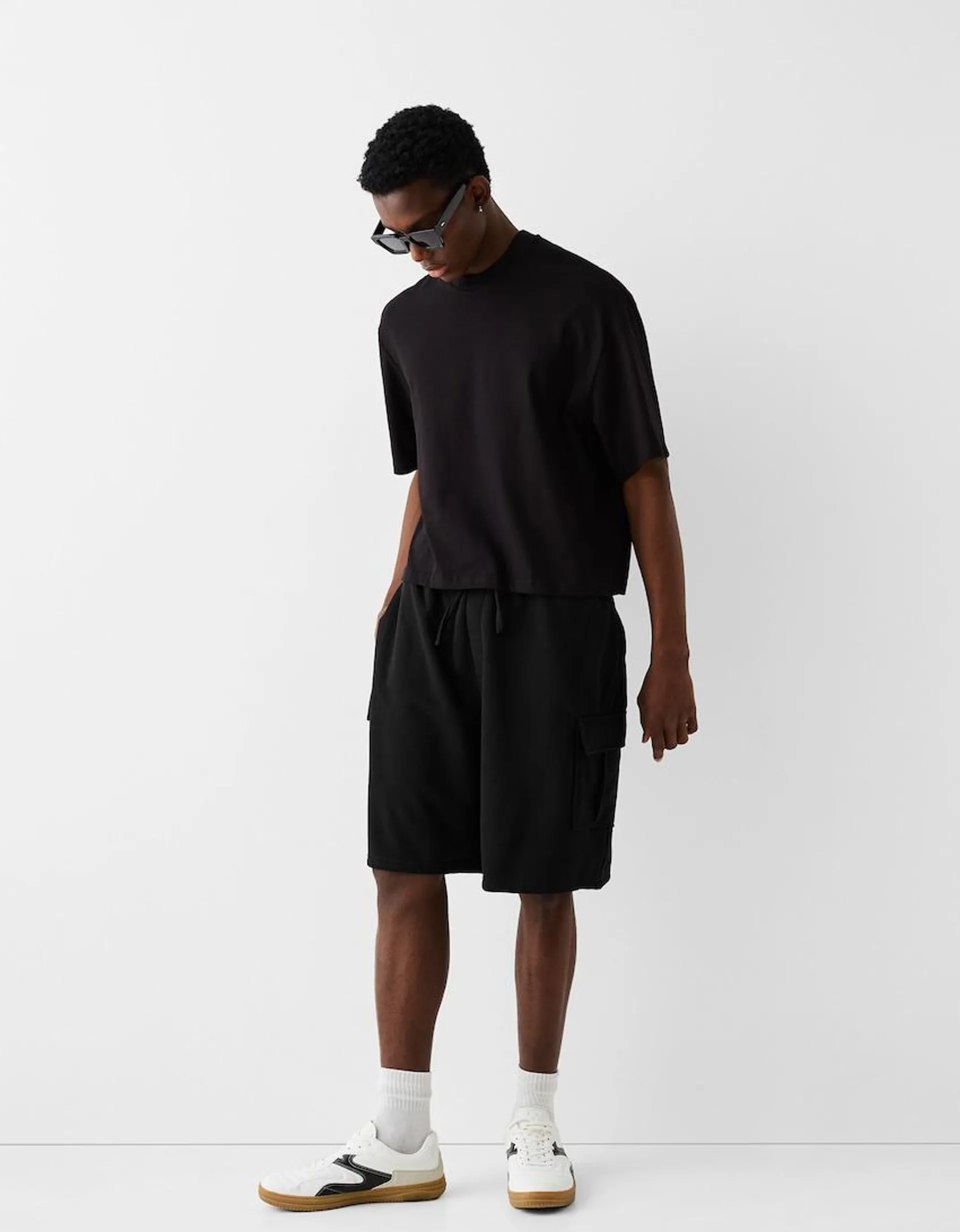 Oversize plush cargo Bermuda shorts