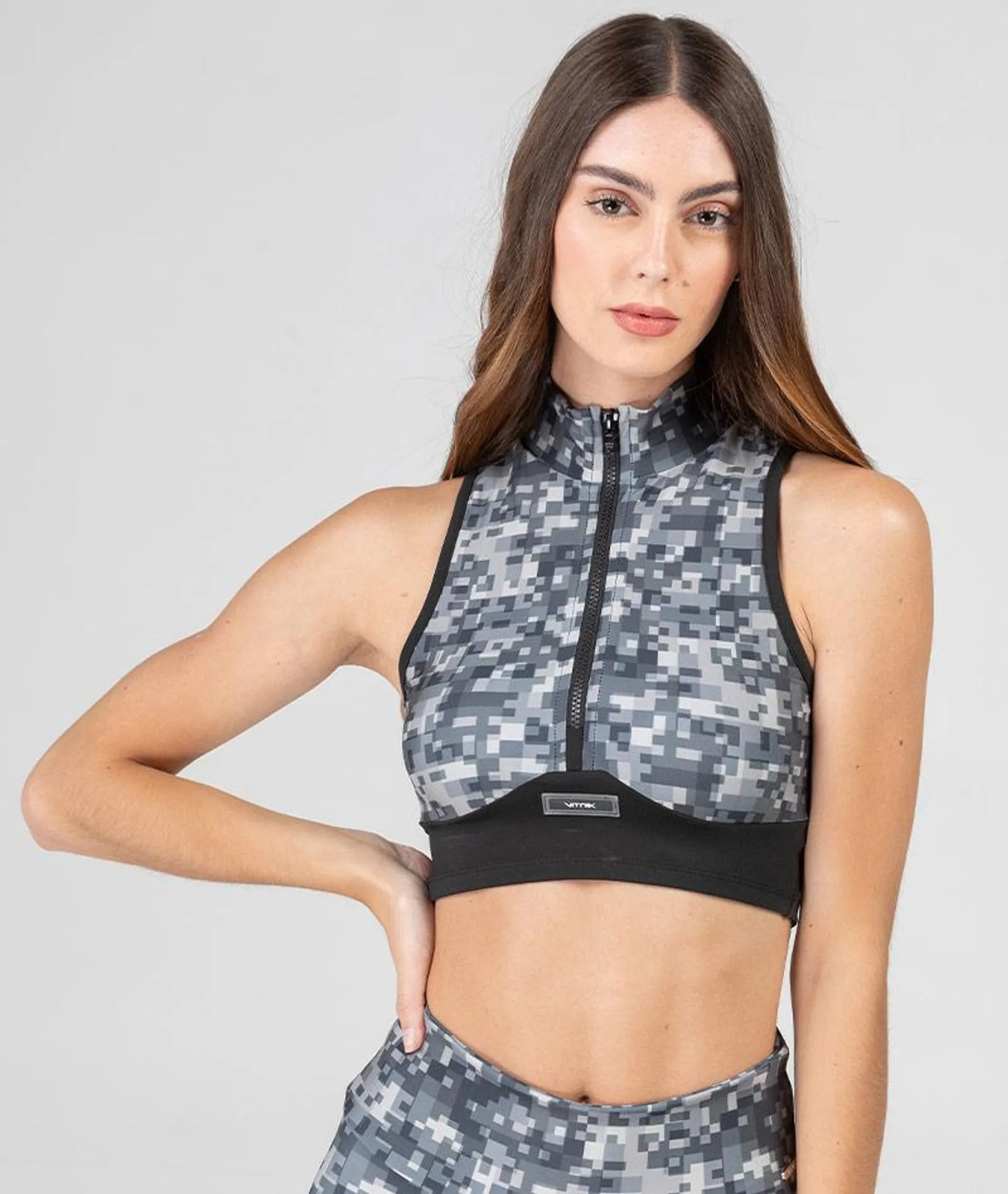 Top AIR-FIT sublimado print camo con cuello alto y cierre