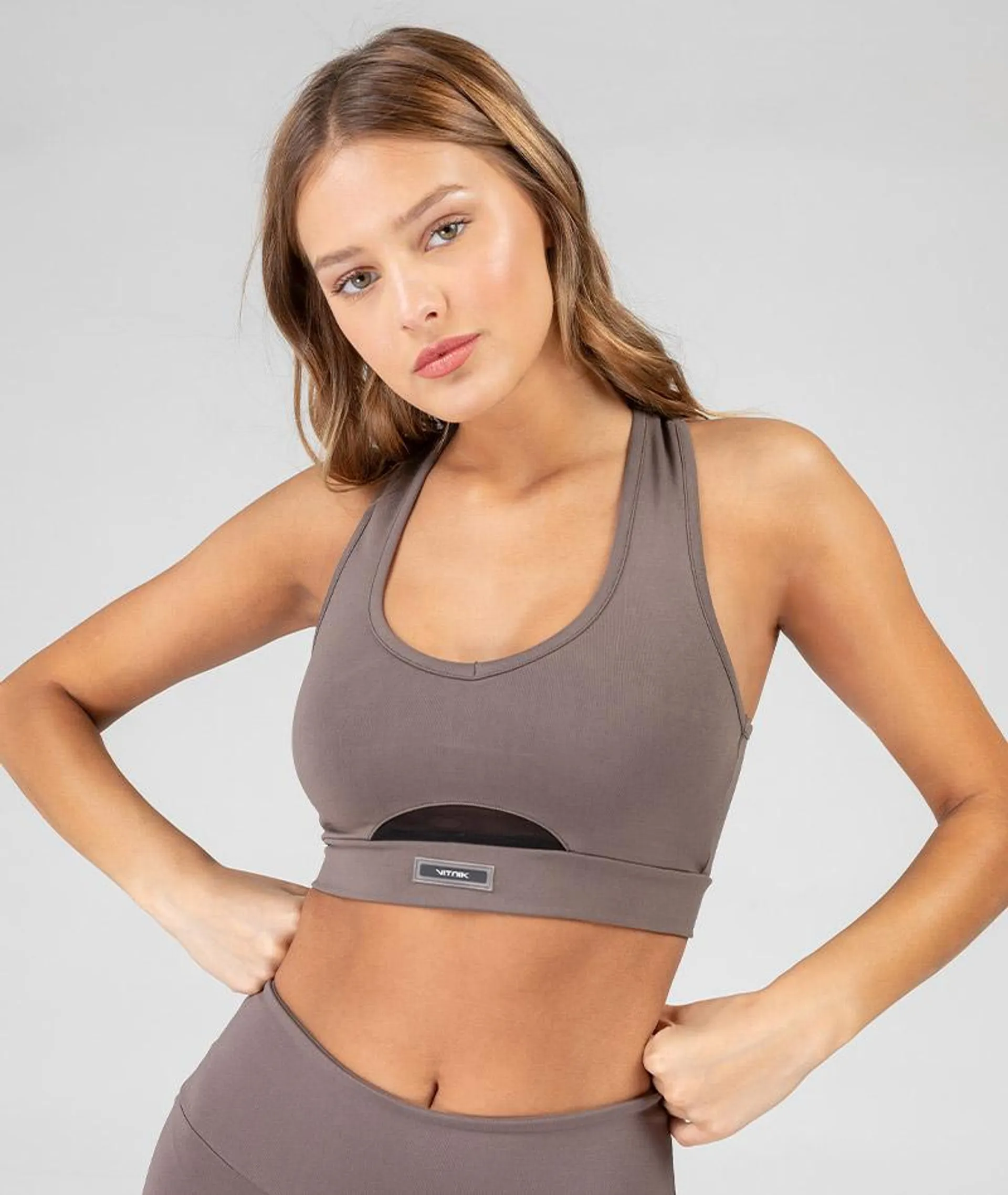 Top AIR-FIT con recortes combinados en microtul negro y elástico tejido en espalda