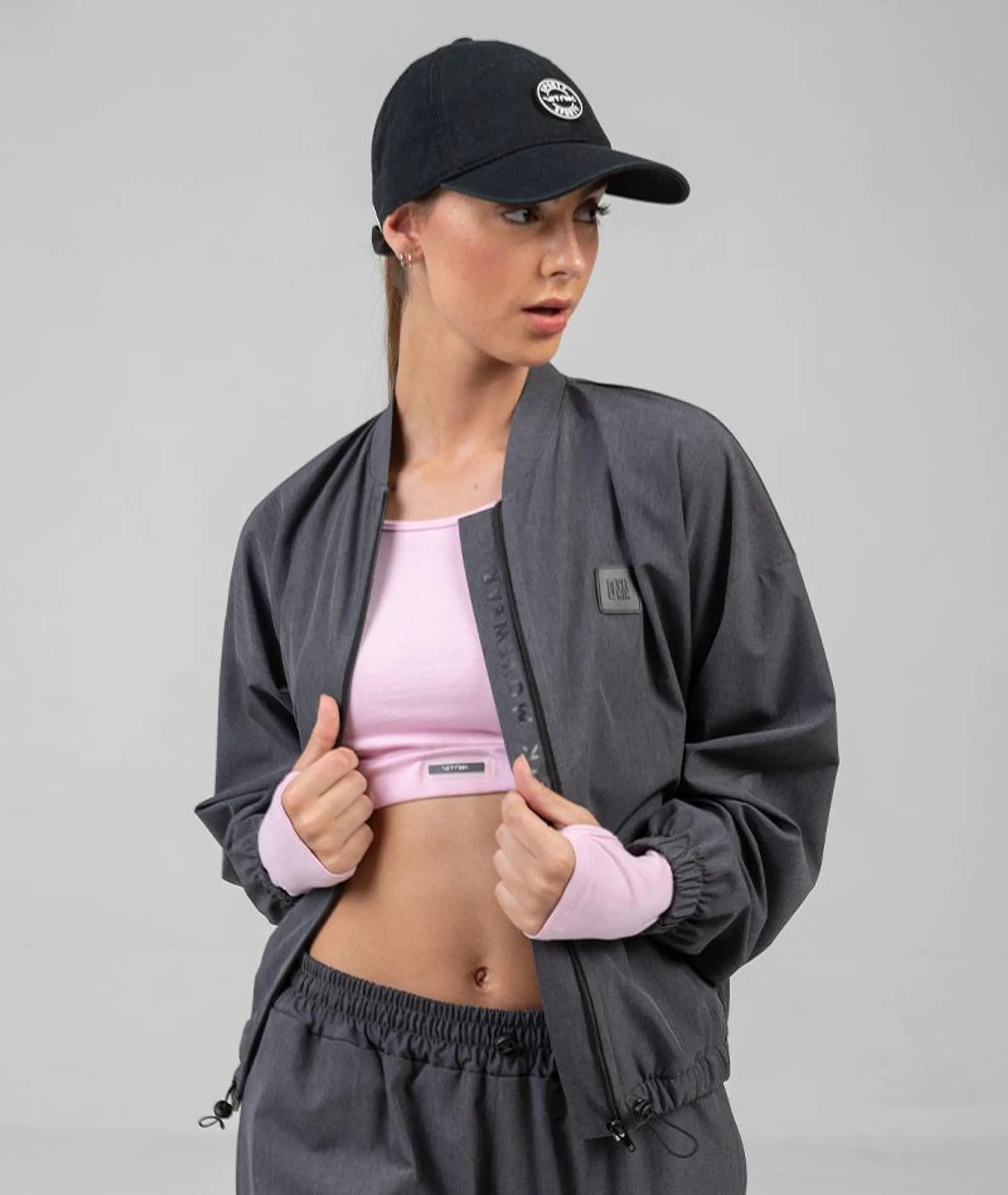 Campera bomber microfibra soft jaspeada con vista de cierre estampada