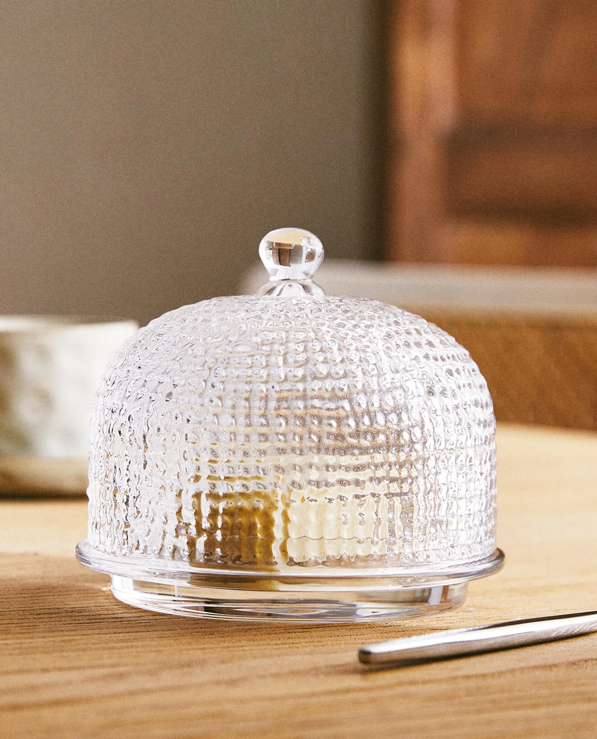 GLASS BUTTER DISH WITH RAISED DETAIL