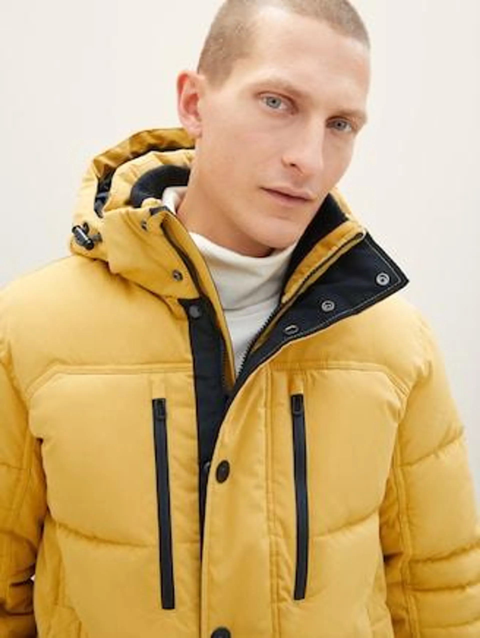 Pufferjacke mit abnehmbarer Kapuze