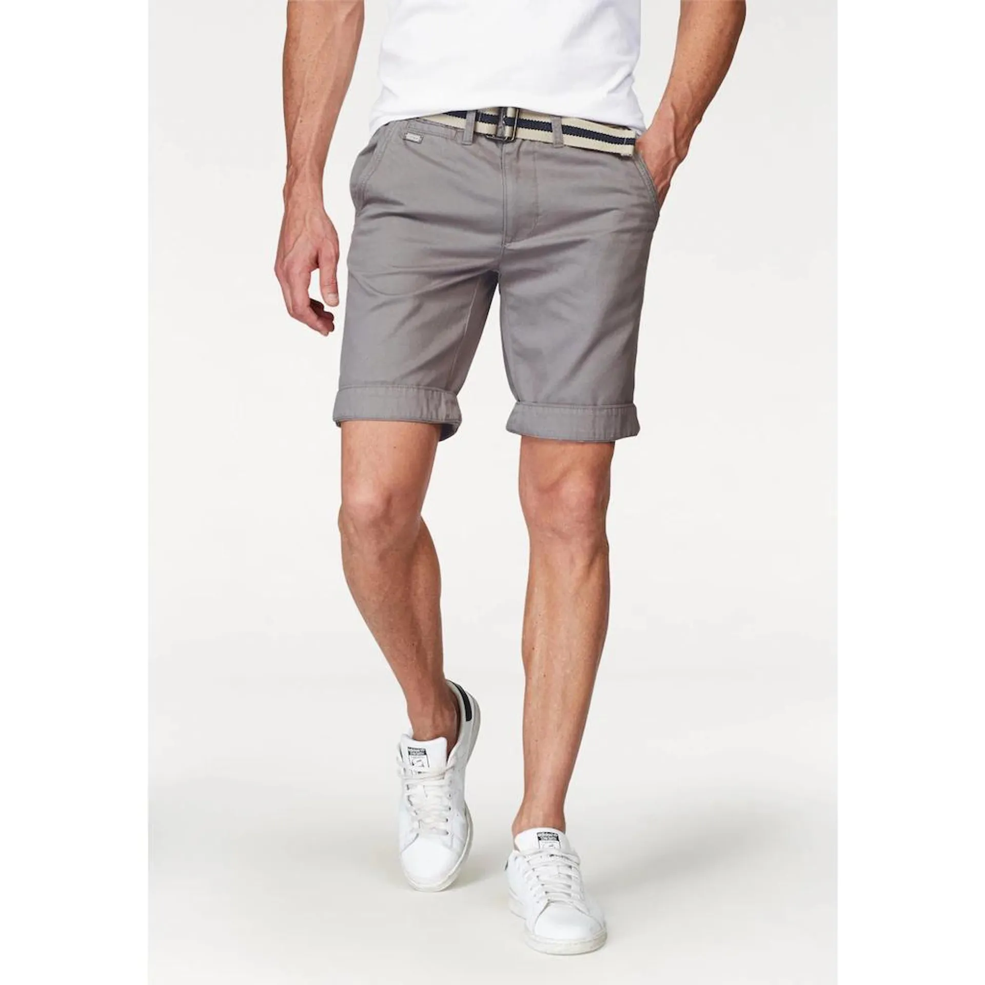 Bruno Banani Chinoshorts, inklusive Gürtel