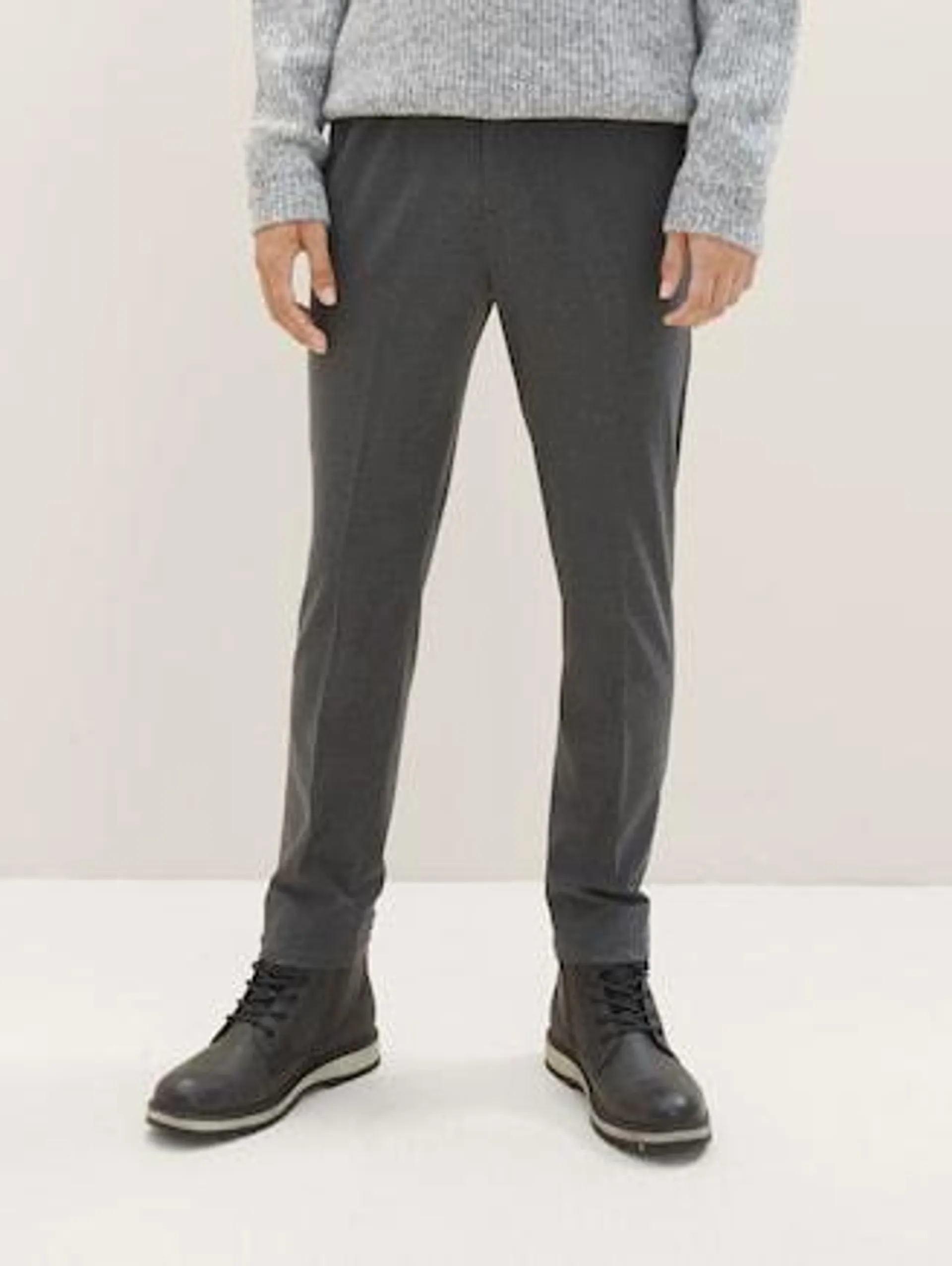 Relaxed Tapered Chino