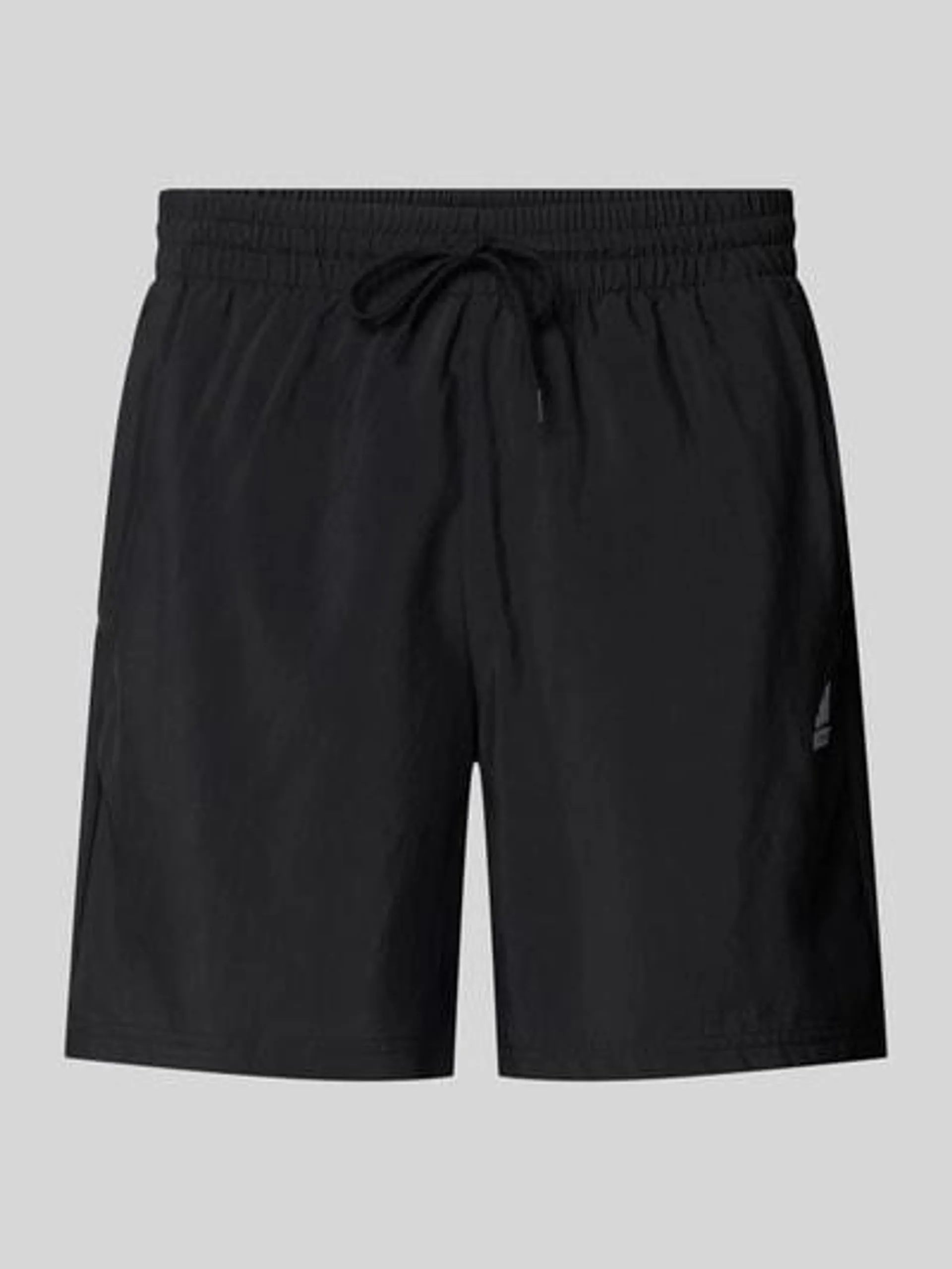 Regular Fit Sweatshorts mit Label-Stitching in black