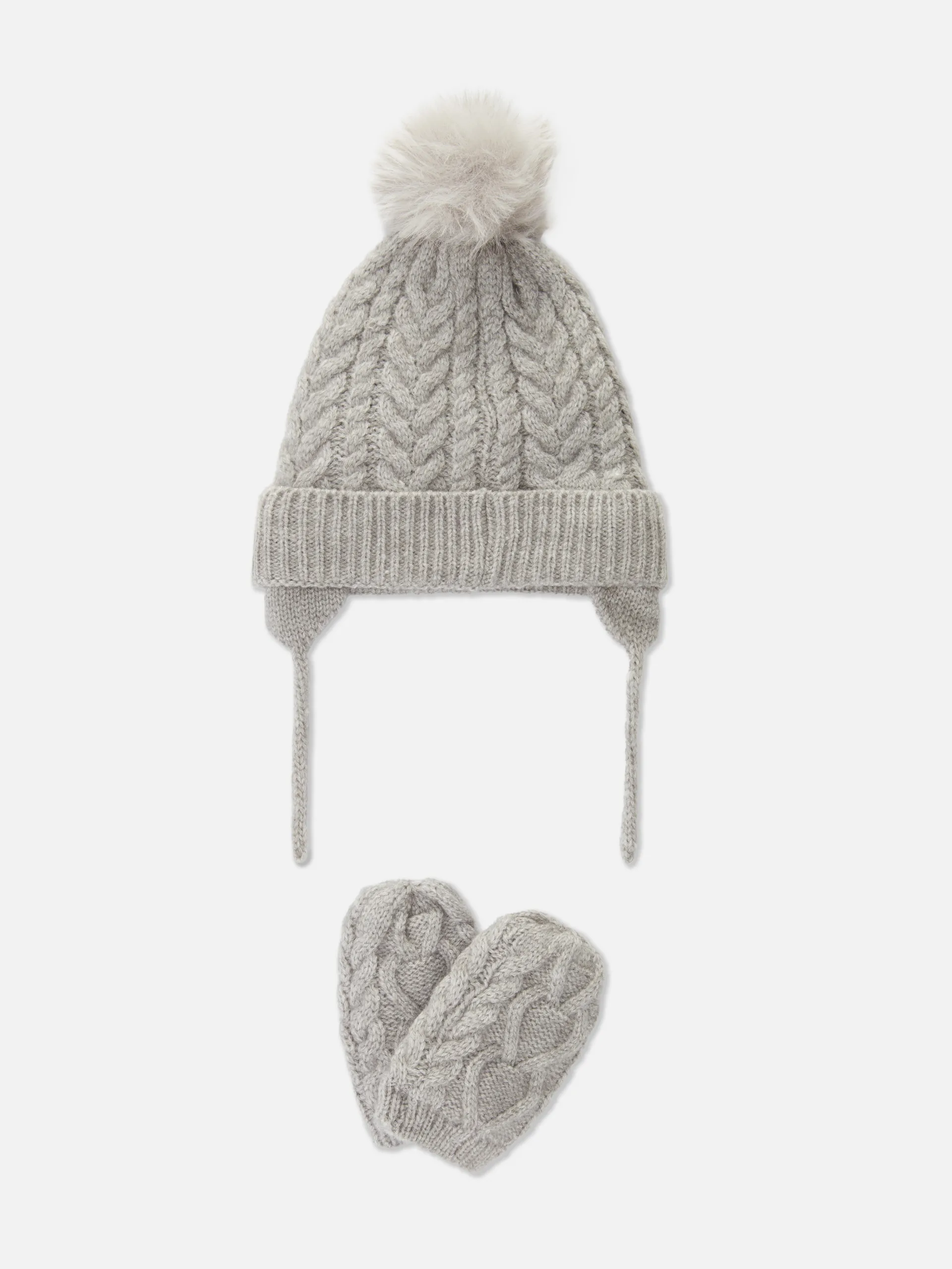 Set aus Beanie und Fäustlingen mit Zopfmuster