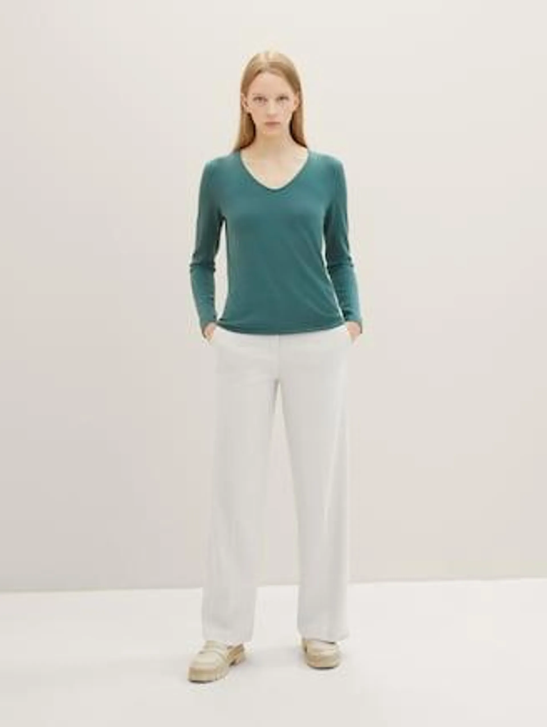 sweater basic v-neck