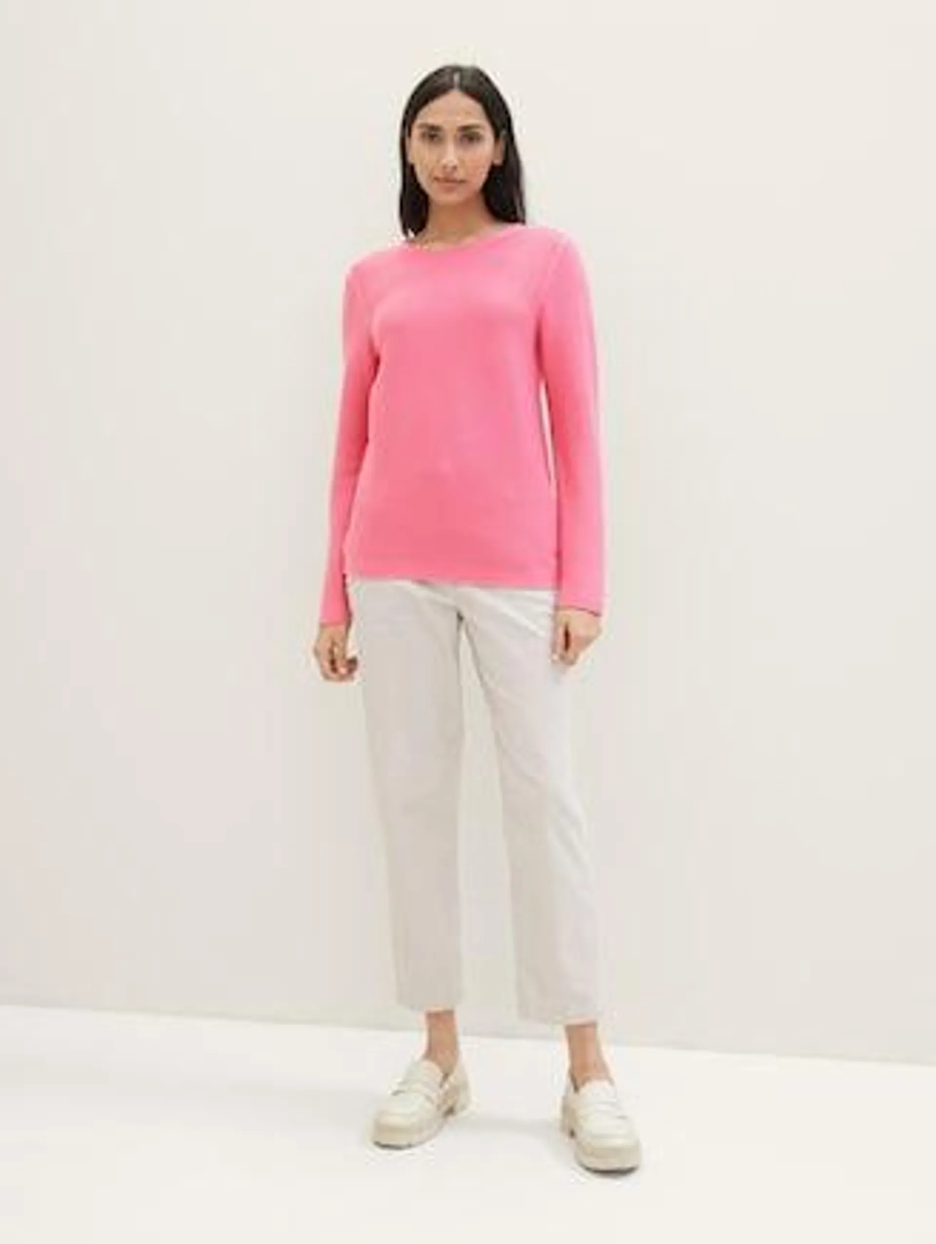 Knitted sweater with organic cotton