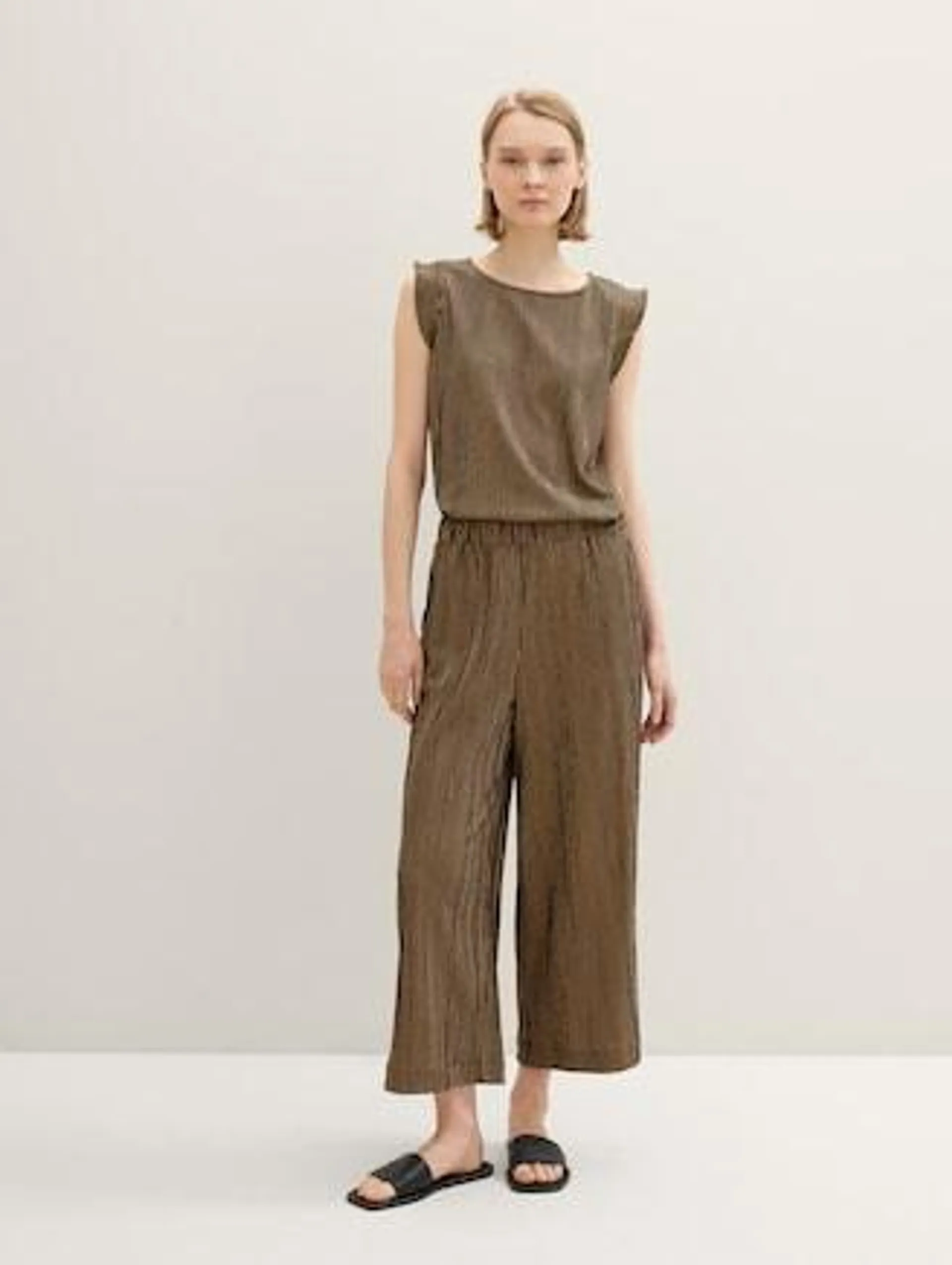 Flowing culotte trousers