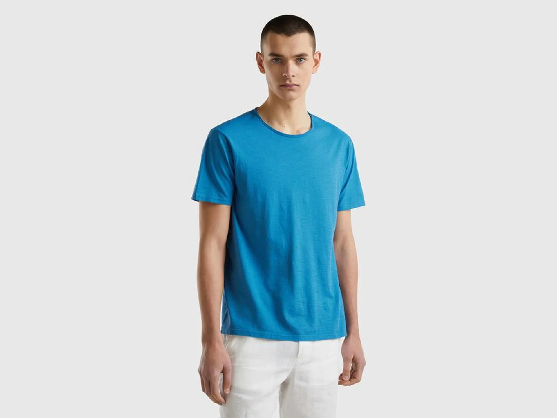 T-Shirt in Blau aus geflammter Baumwolle