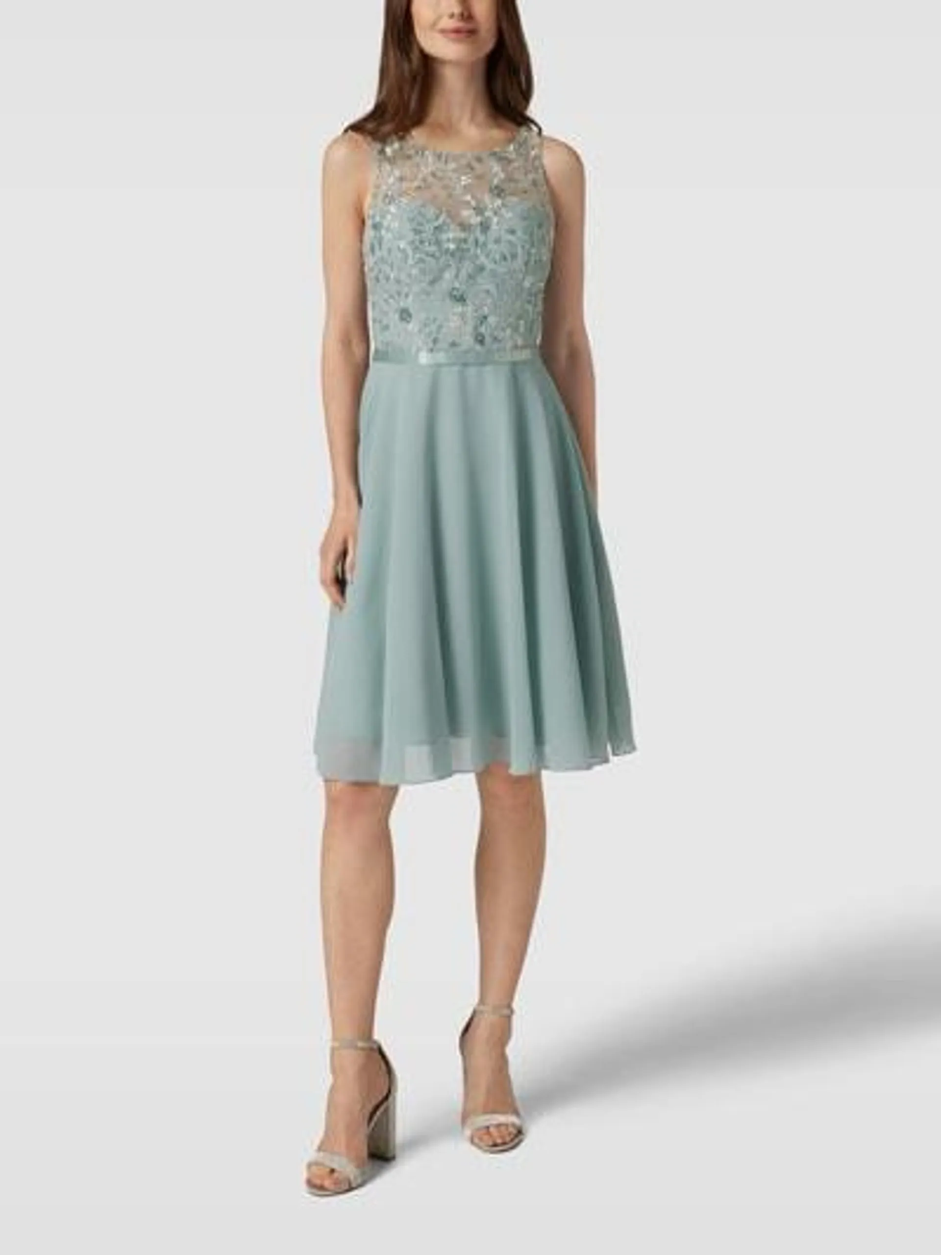 Cocktailkleid mit floraler Stickerei in mint