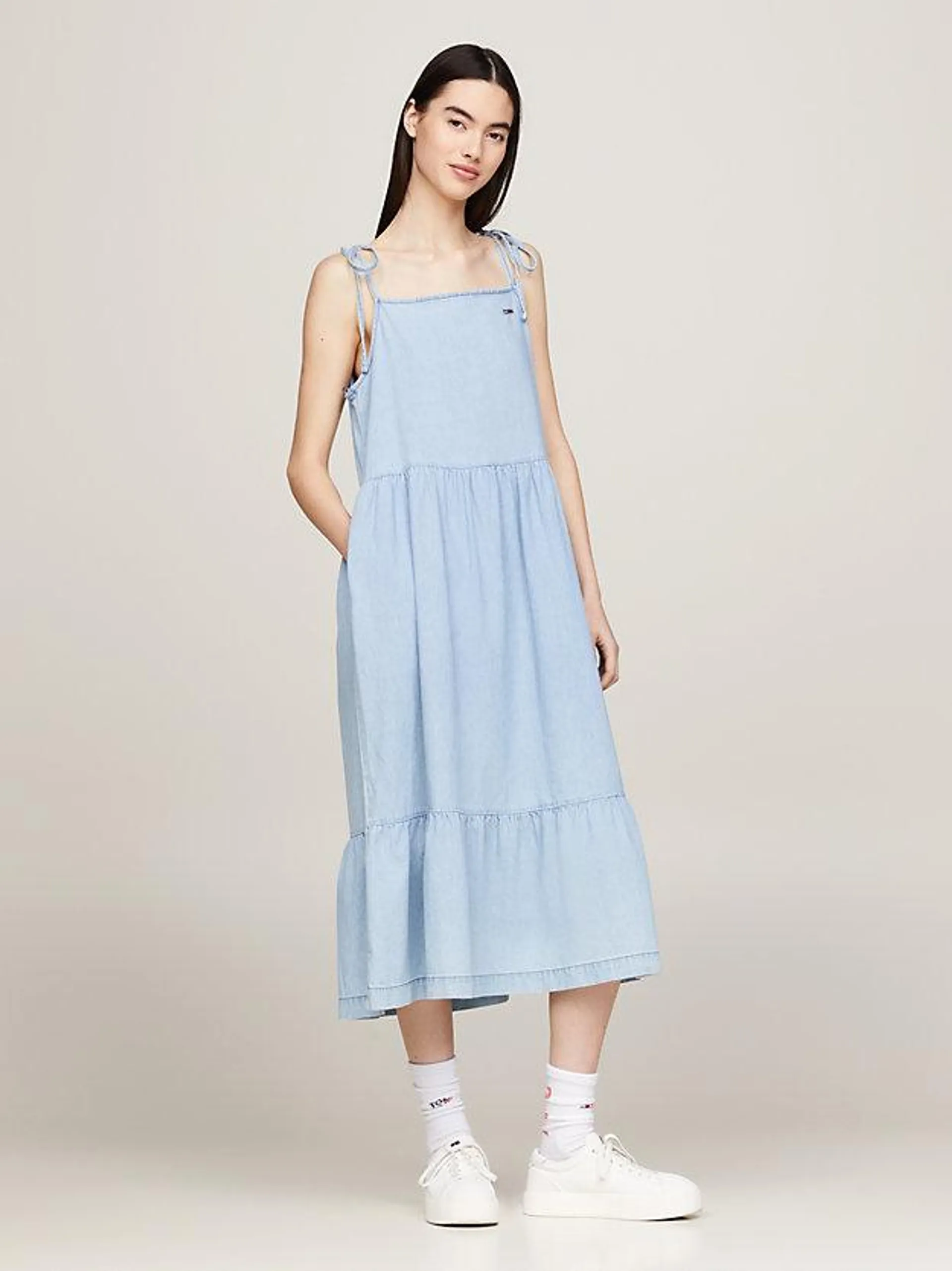 Gestuftes Slip Dress aus Chambray-Denim