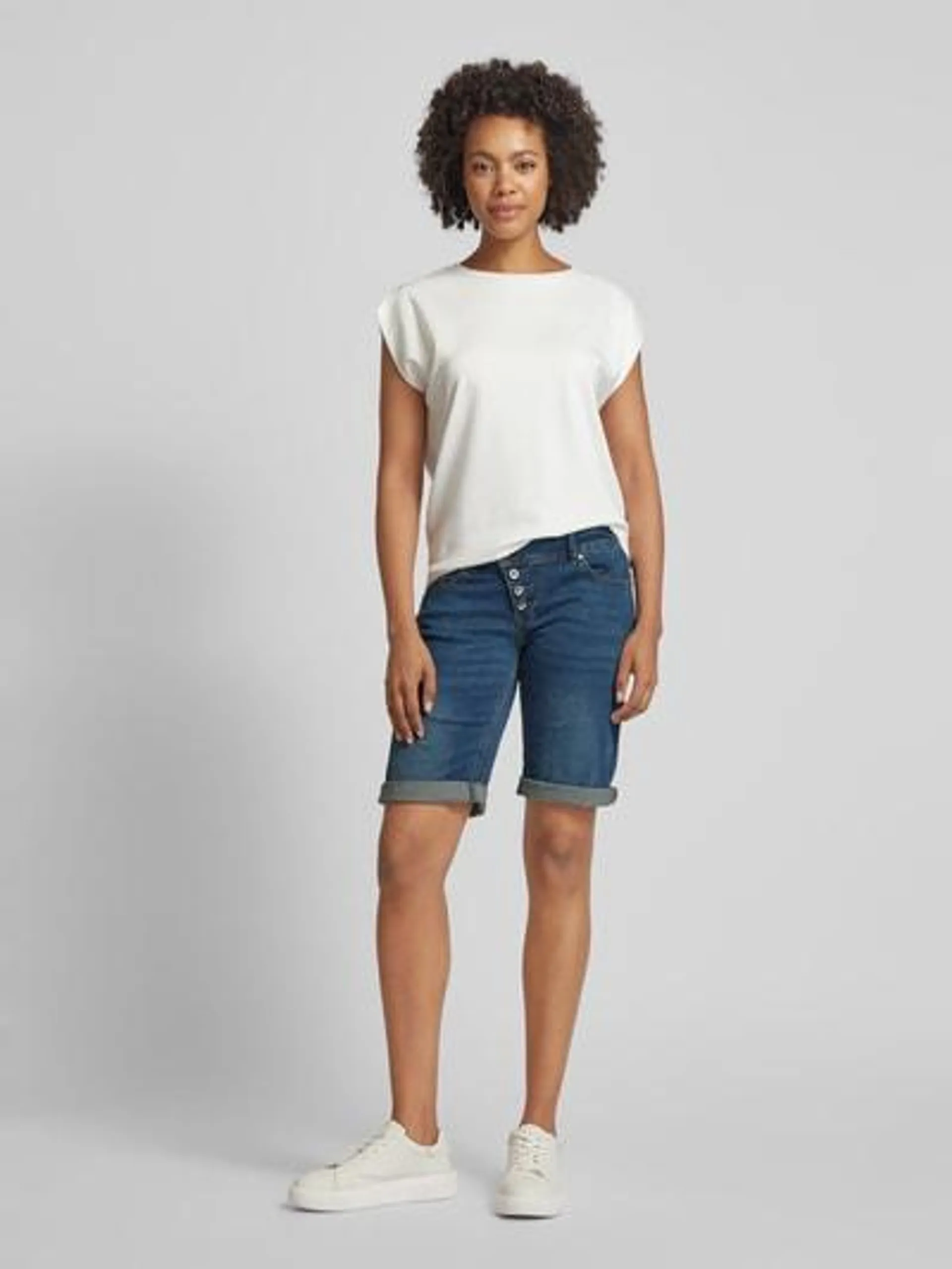 Regular Fit Jeansshorts mit asymmetrischer Knopfleiste in dunkelblau