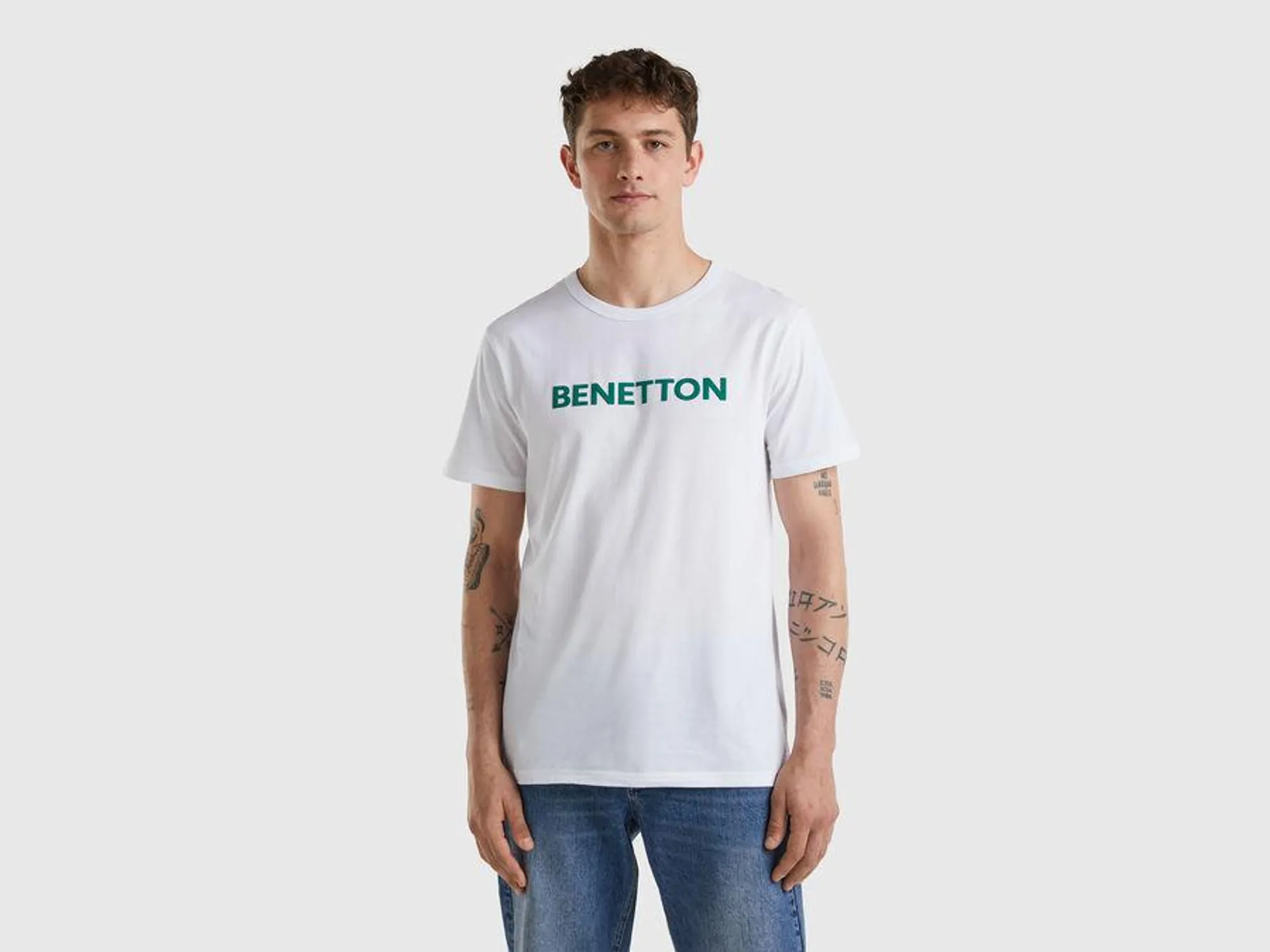 T-Shirt aus Bio-Baumwolle in Weiß mit grünem Logoprint