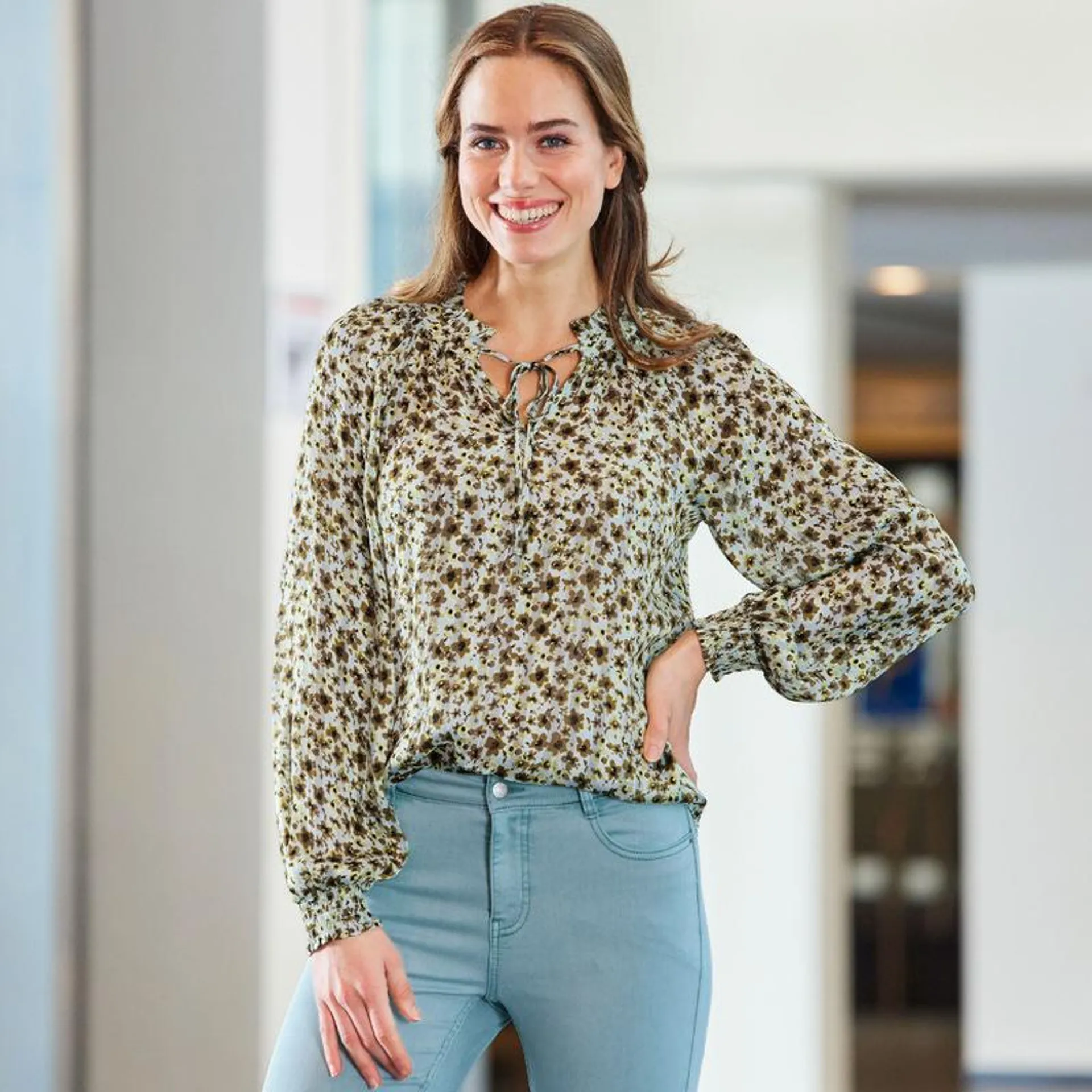 Damen-Bluse mit trendigem Muster